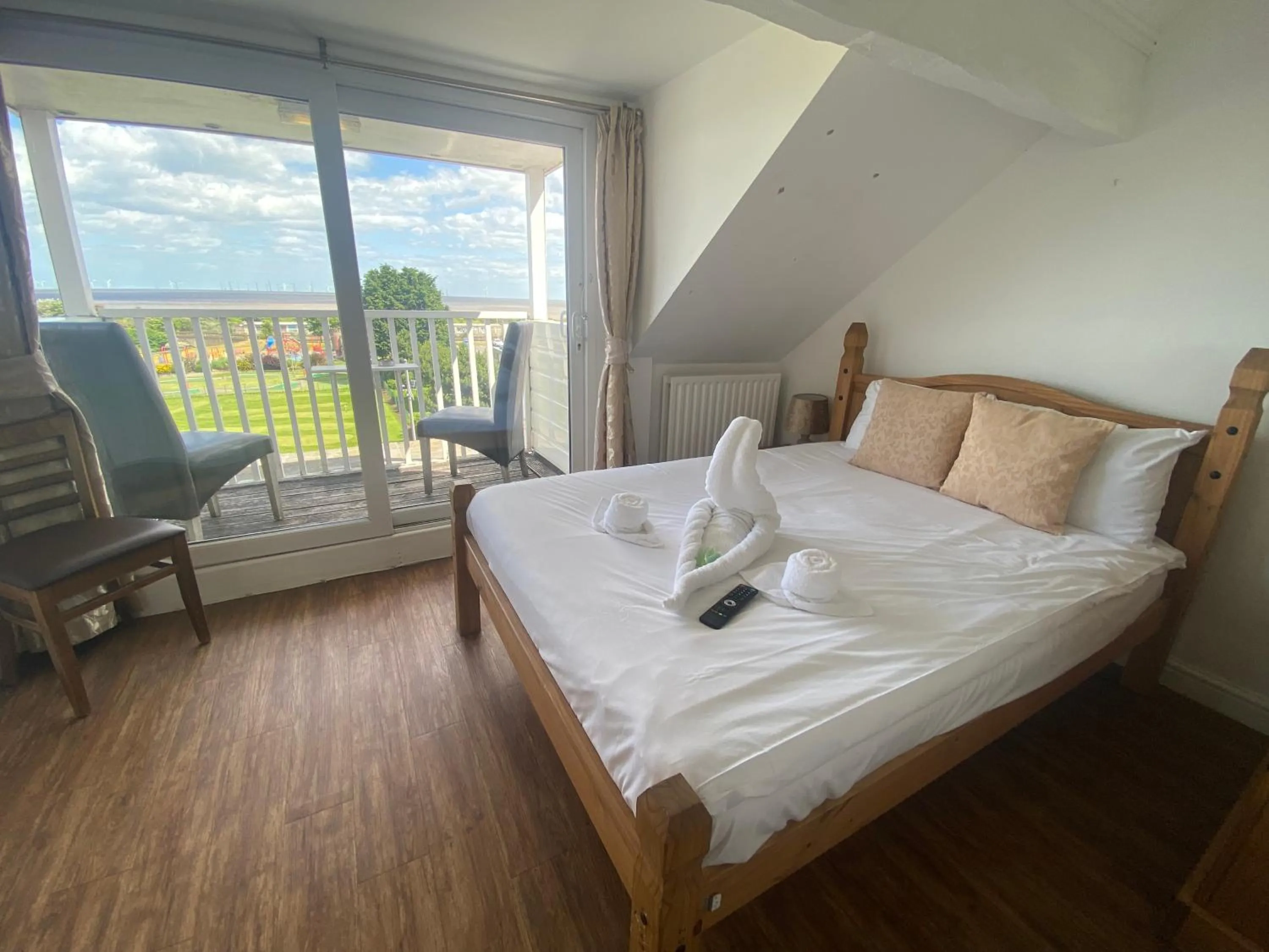 Photo of the whole room, Bed in The Grand Hotel