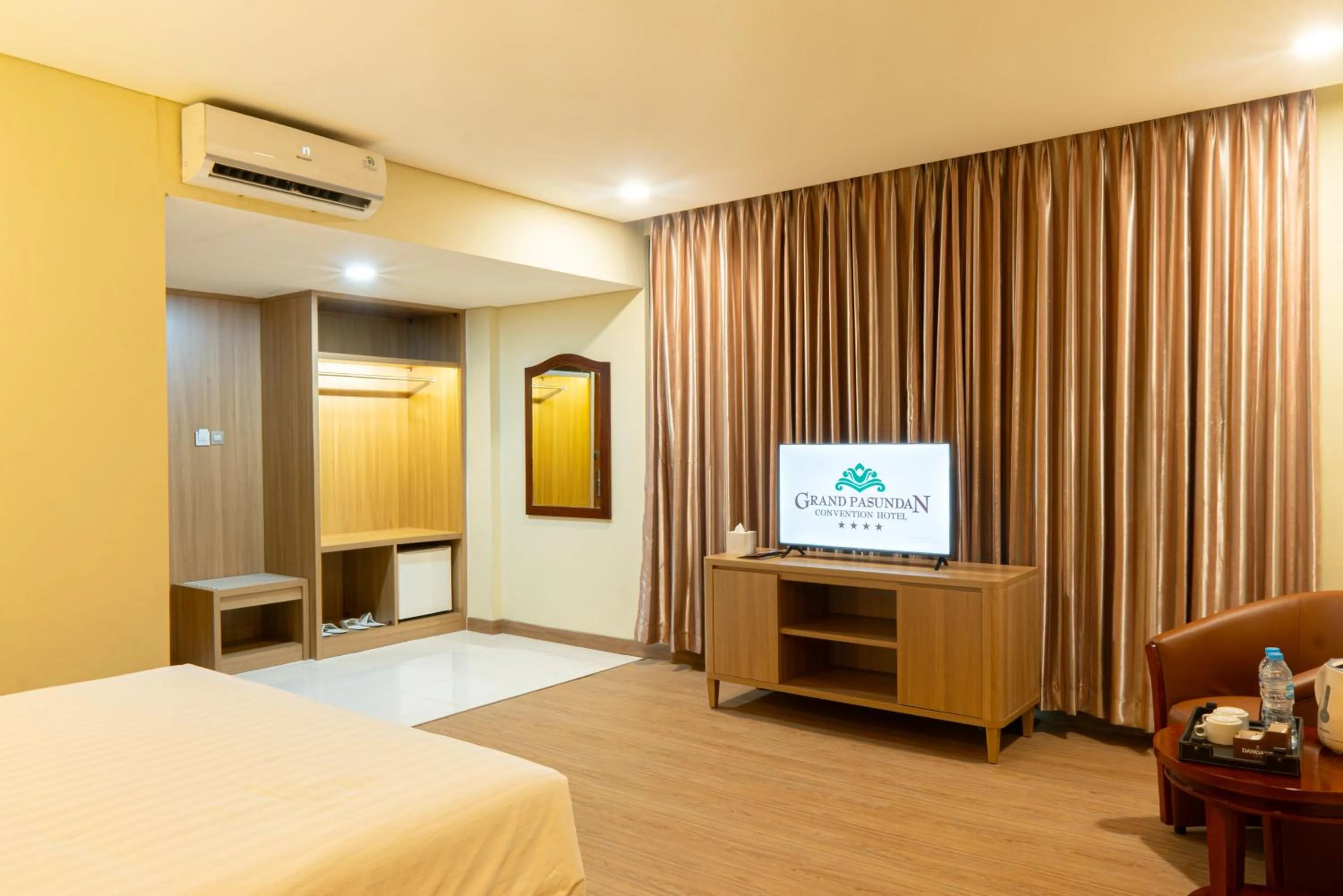 Bed in Grand Pasundan Convention Hotel