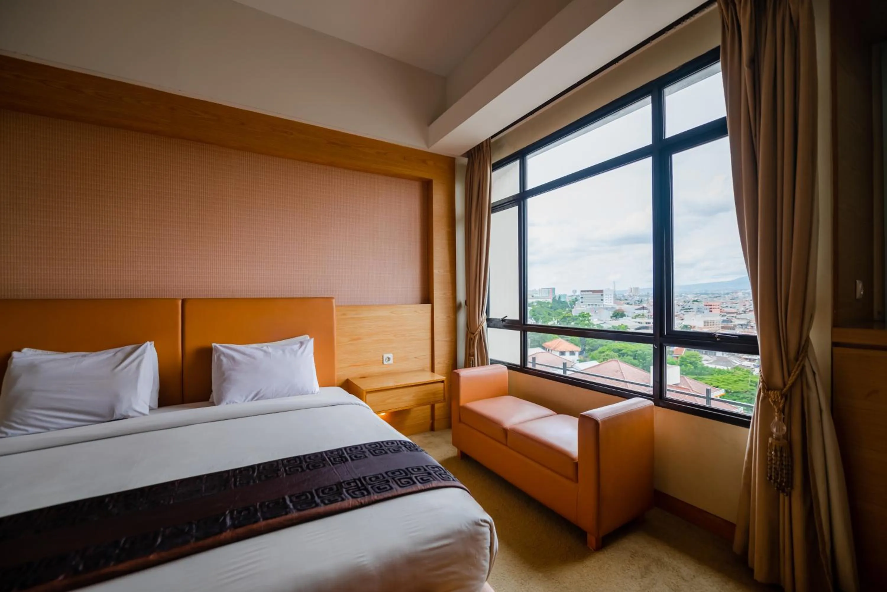 View (from property/room), Bed in Grand Pasundan Convention Hotel