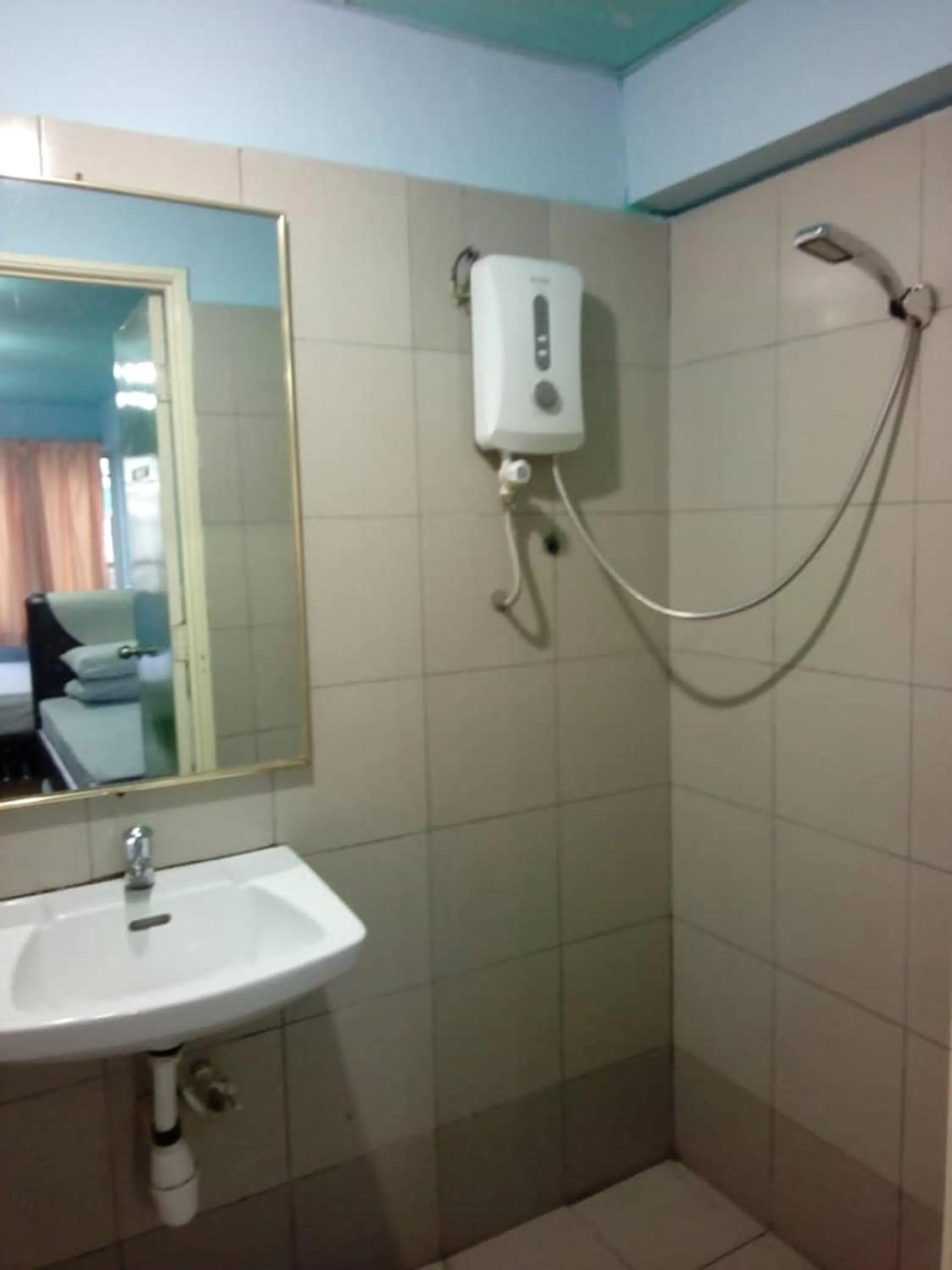 Bathroom in Petaling Street Hotel Chinatown