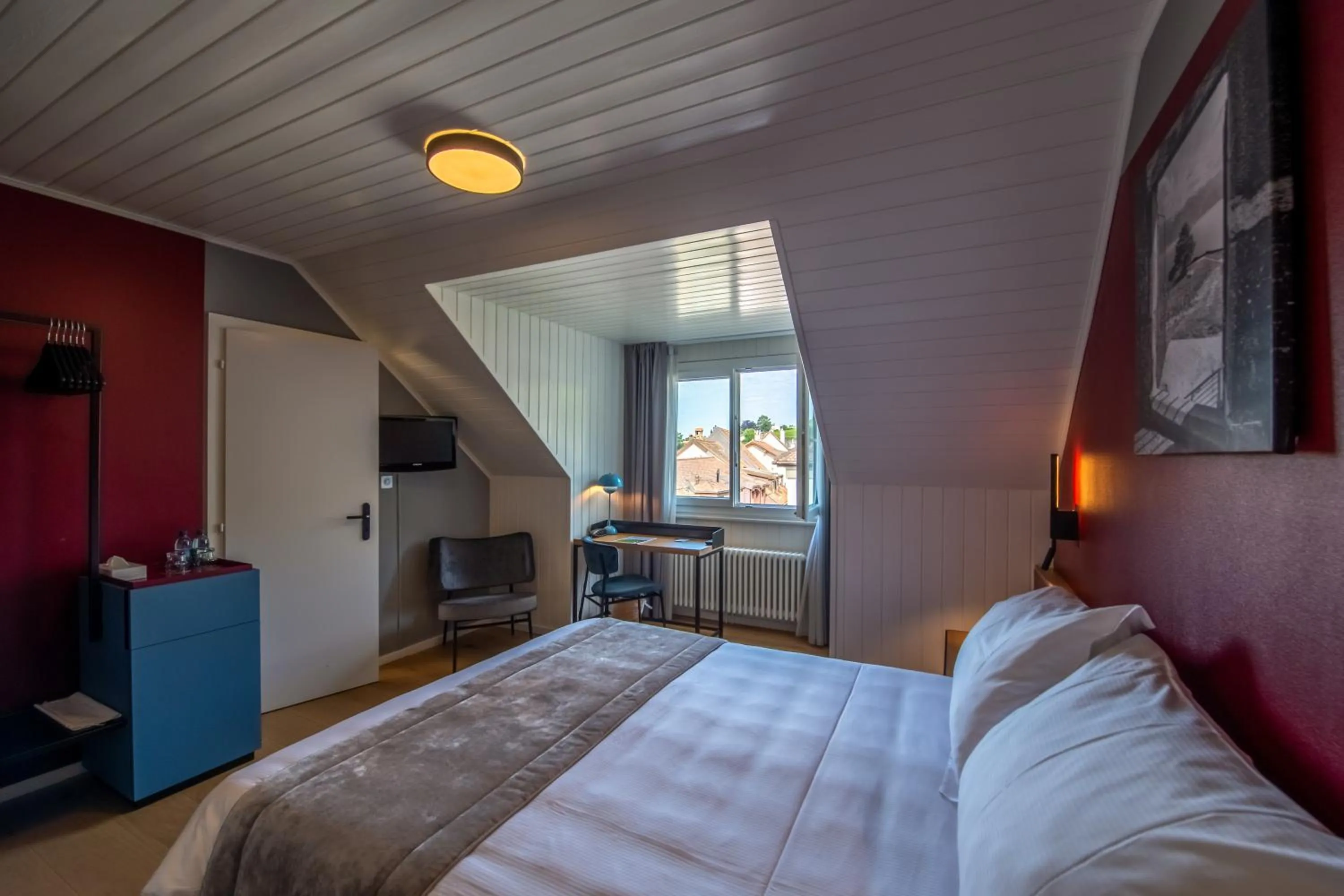 Bedroom, Bed in Châtonneyre Hotel & Restaurant