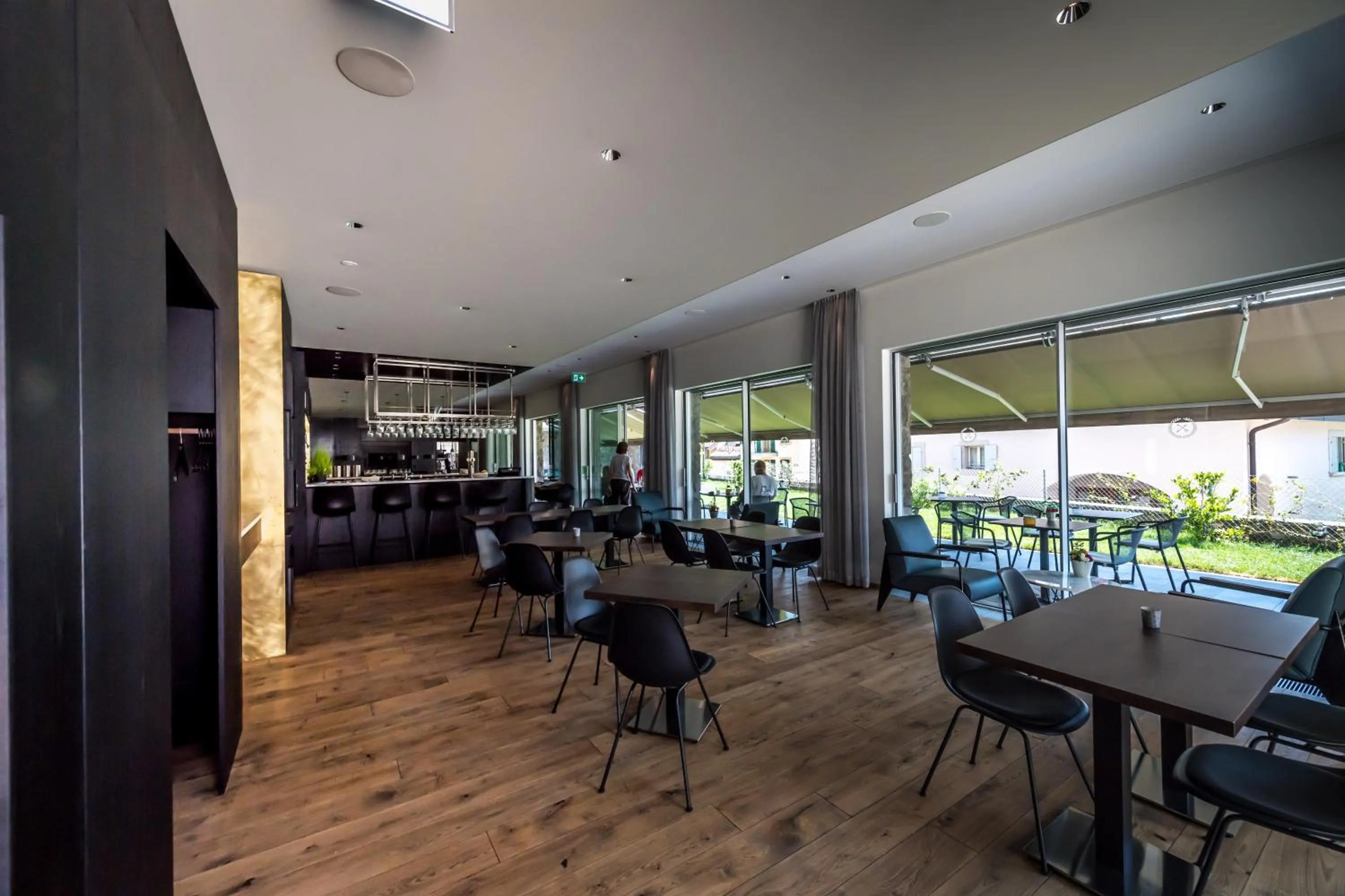 Restaurant/places to eat in Châtonneyre Hotel & Restaurant