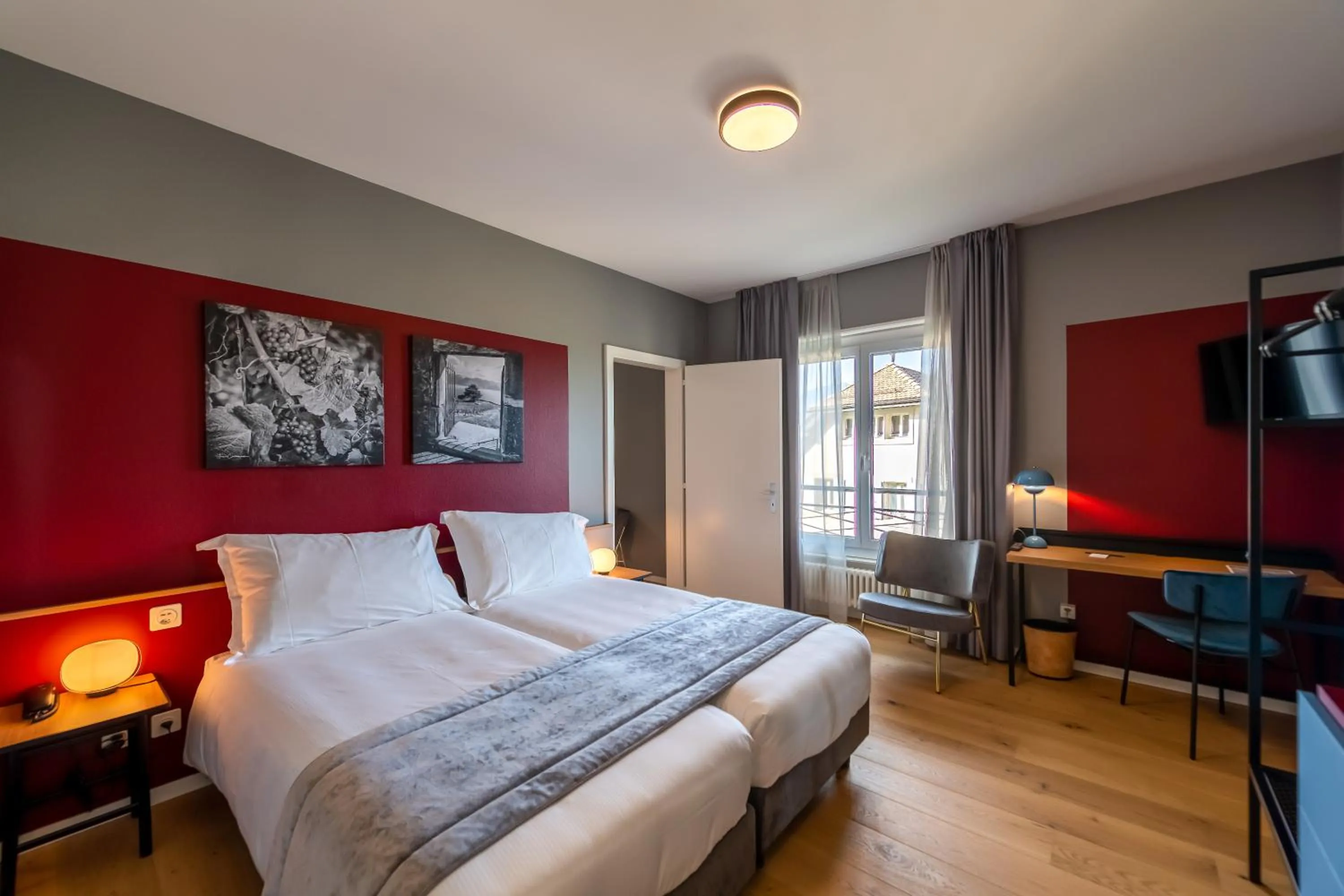 Bedroom, Bed in Châtonneyre Hotel & Restaurant