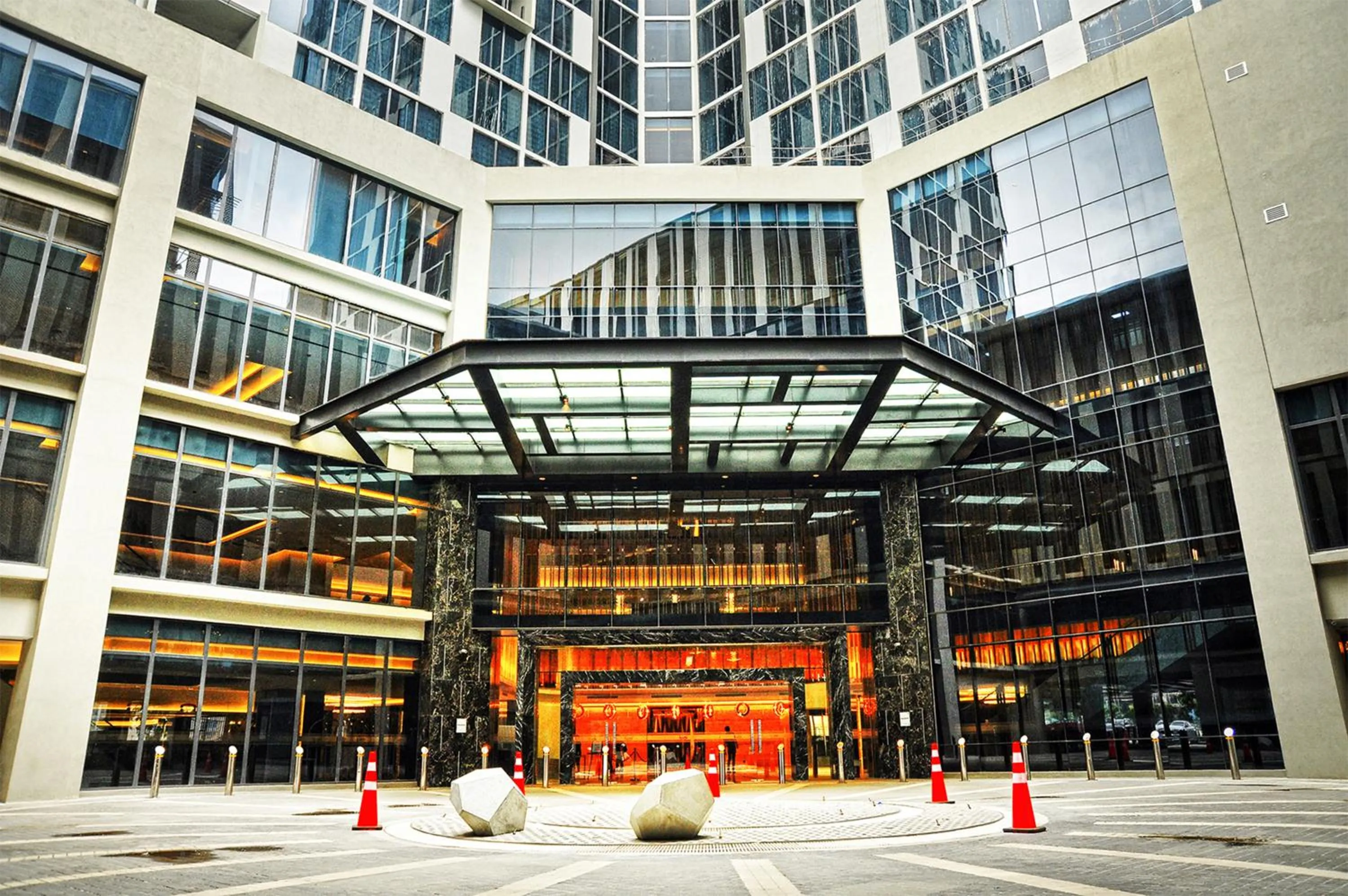 Facade/entrance in bai Hotel Cebu