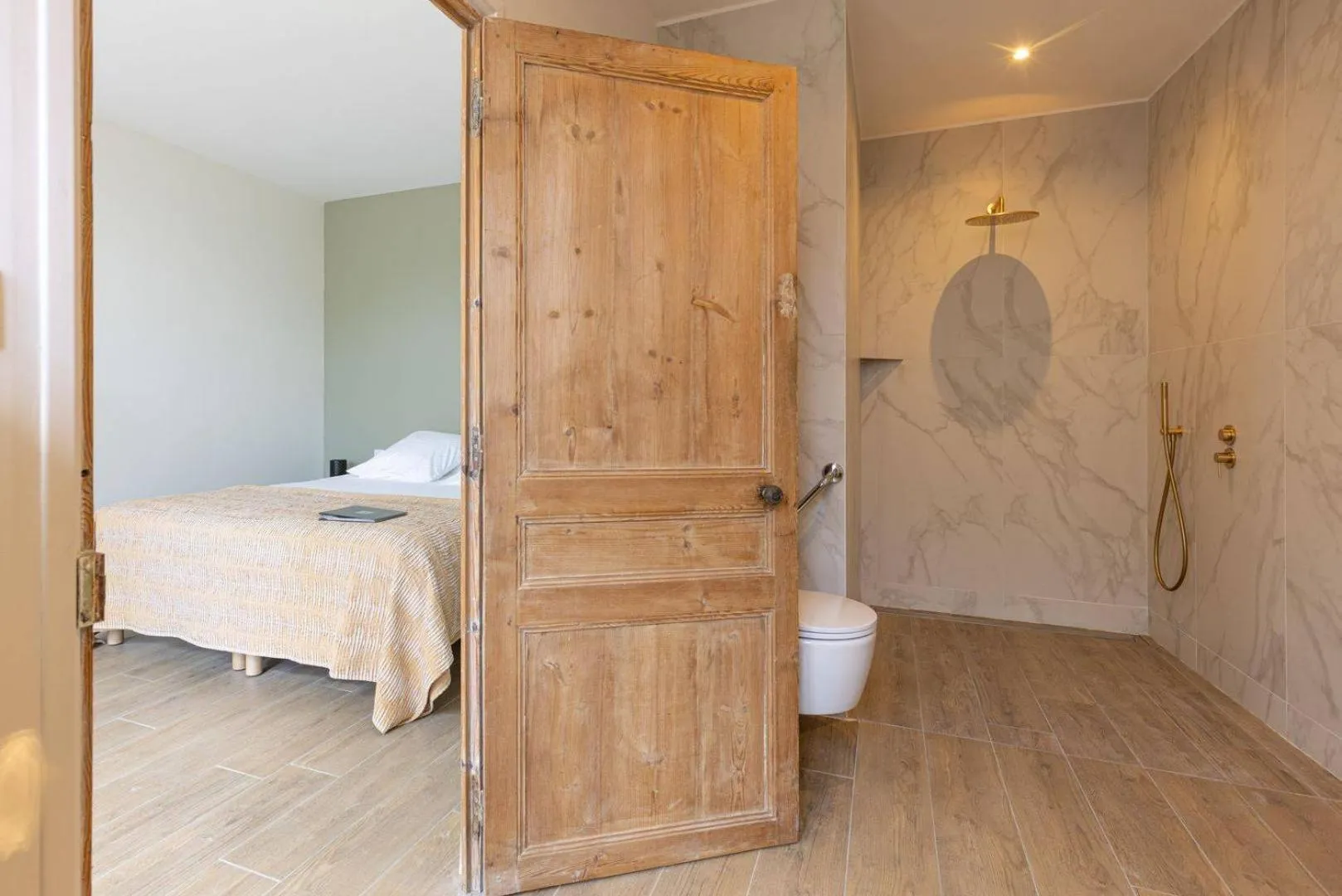 Bed in Le Chat Botté