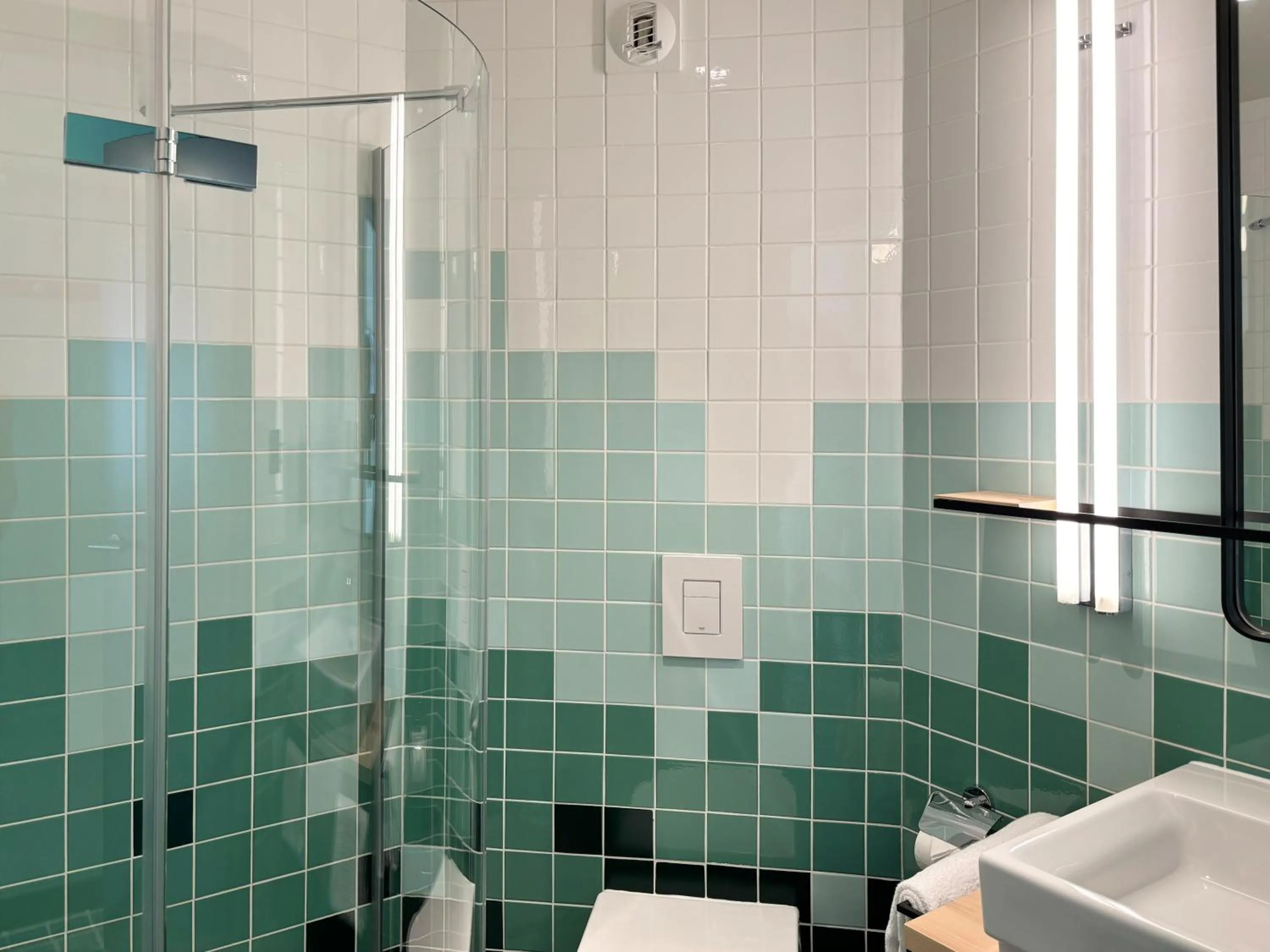 Bathroom in Nonanteneuf Appart-hôtel Sierre - Self Check-in