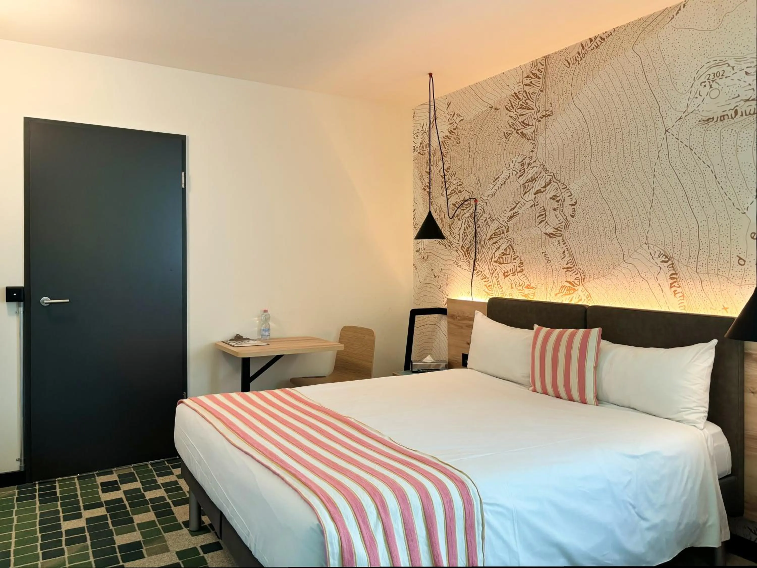 Bed in Nonanteneuf Appart-hôtel Sierre - Self Check-in