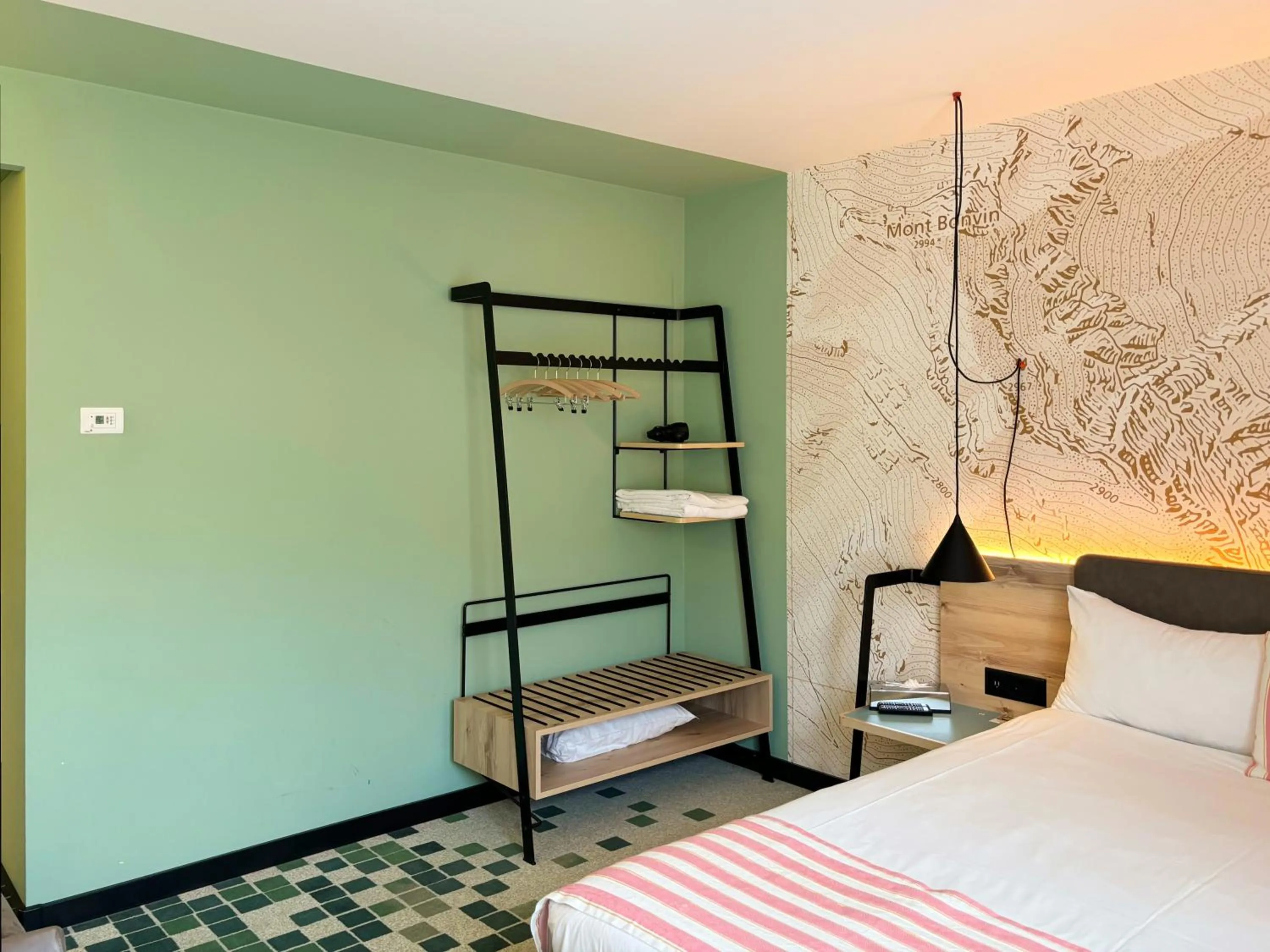 Bedroom, Bed in Nonanteneuf Appart-hôtel Sierre - Self Check-in