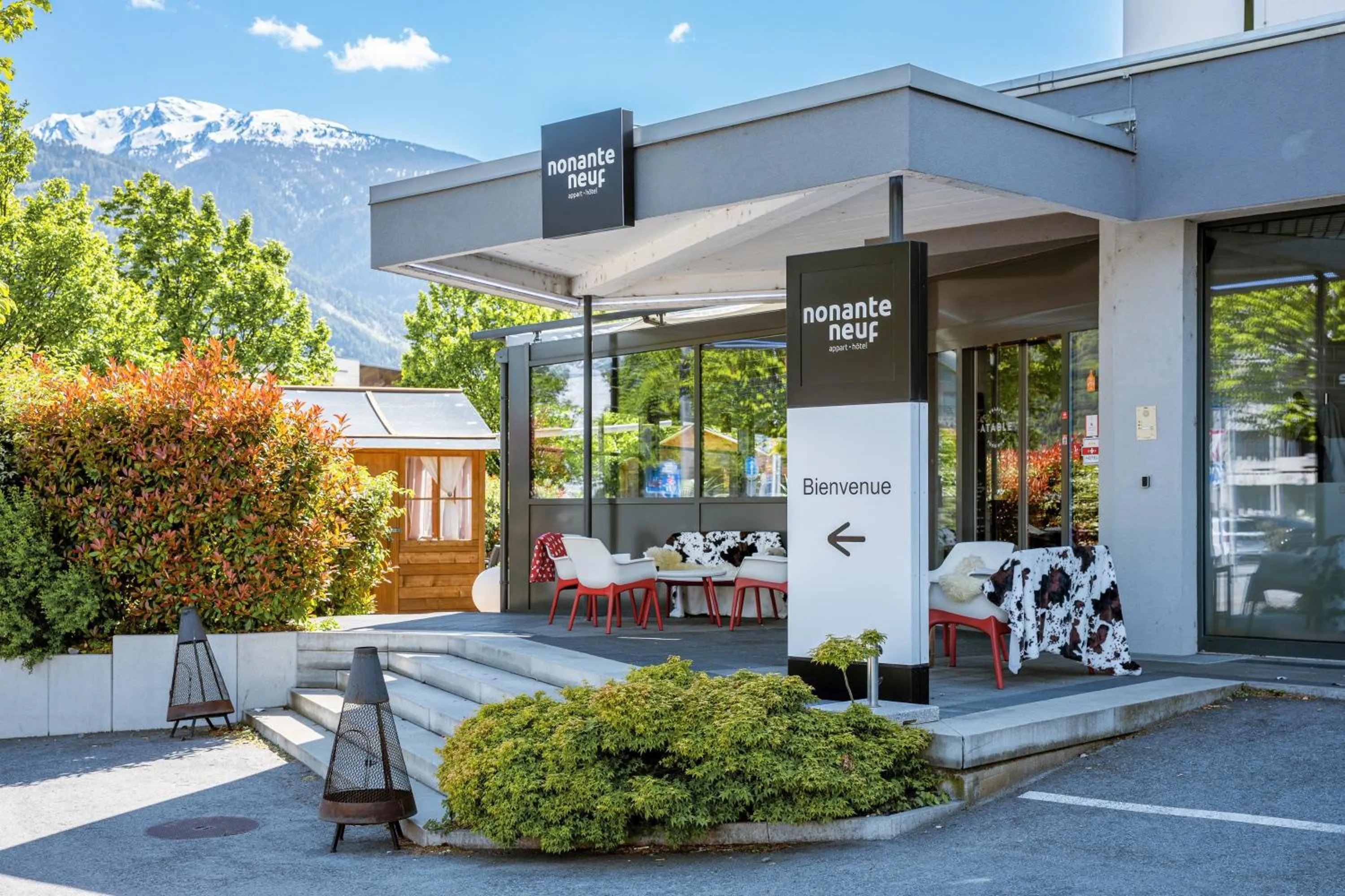 Property building in Nonanteneuf Appart-hôtel Sierre - Self Check-in
