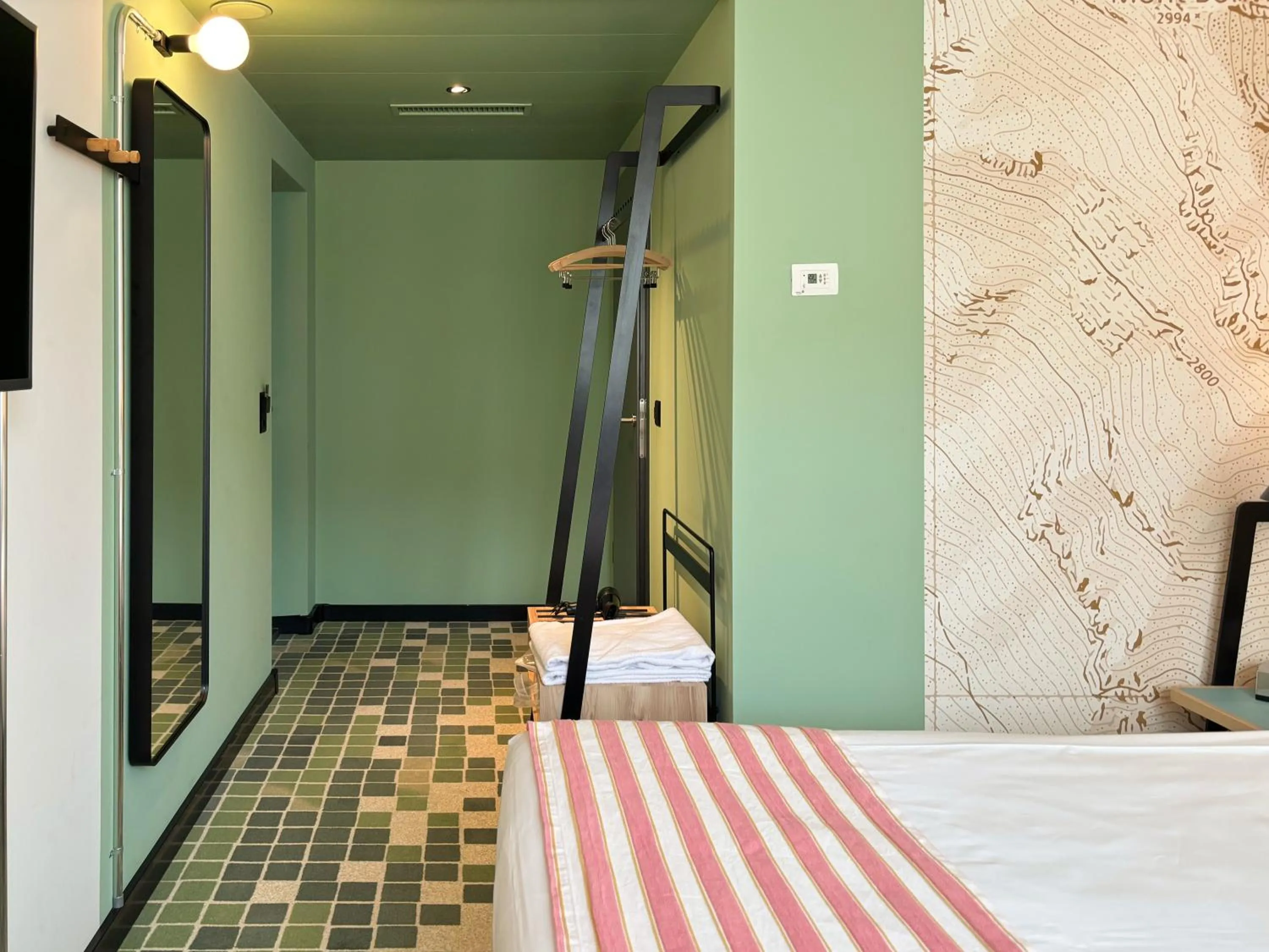 Bedroom, Bed in Nonanteneuf Appart-hôtel Sierre - Self Check-in