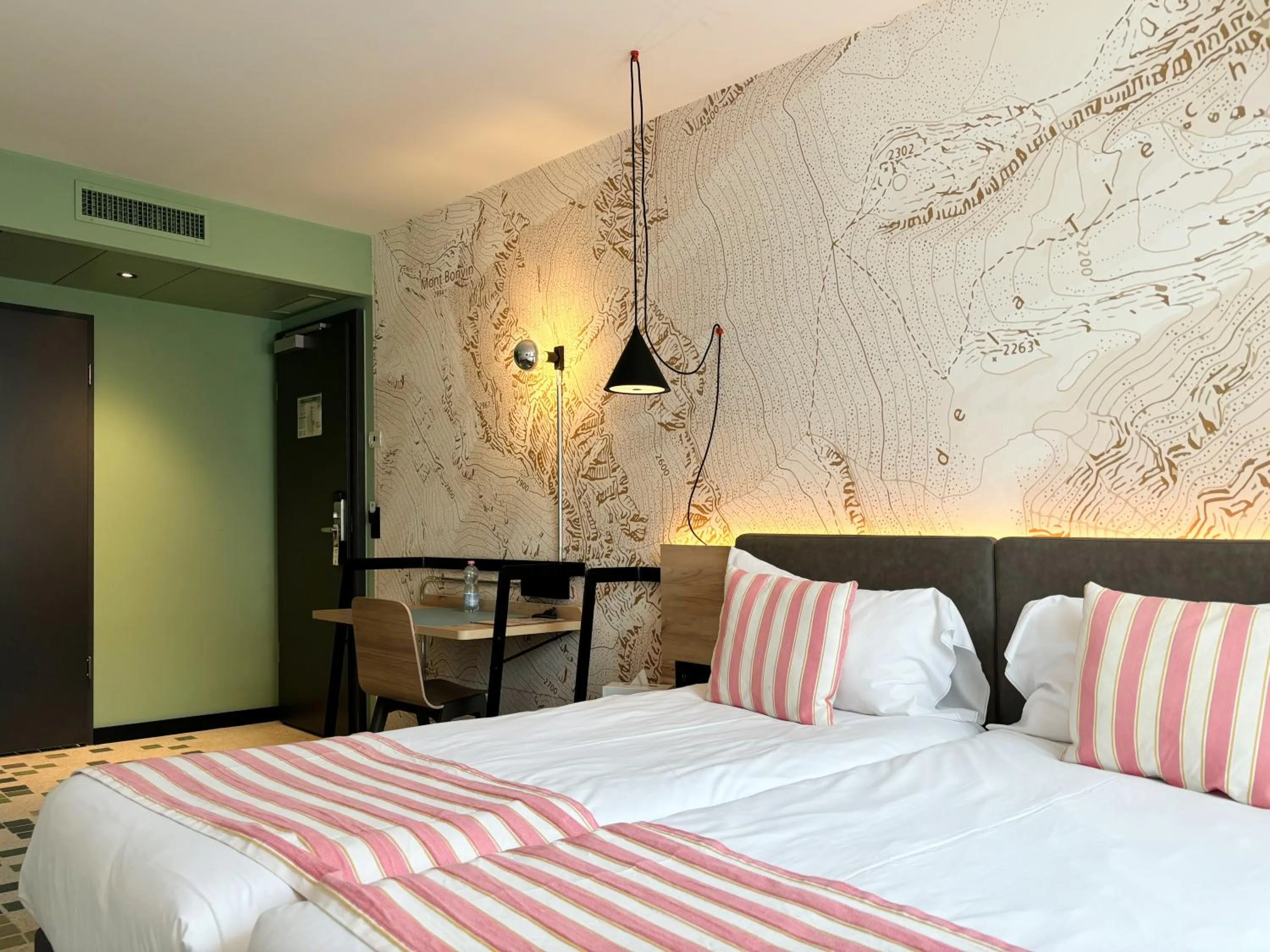 Bed in Nonanteneuf Appart-hôtel Sierre - Self Check-in