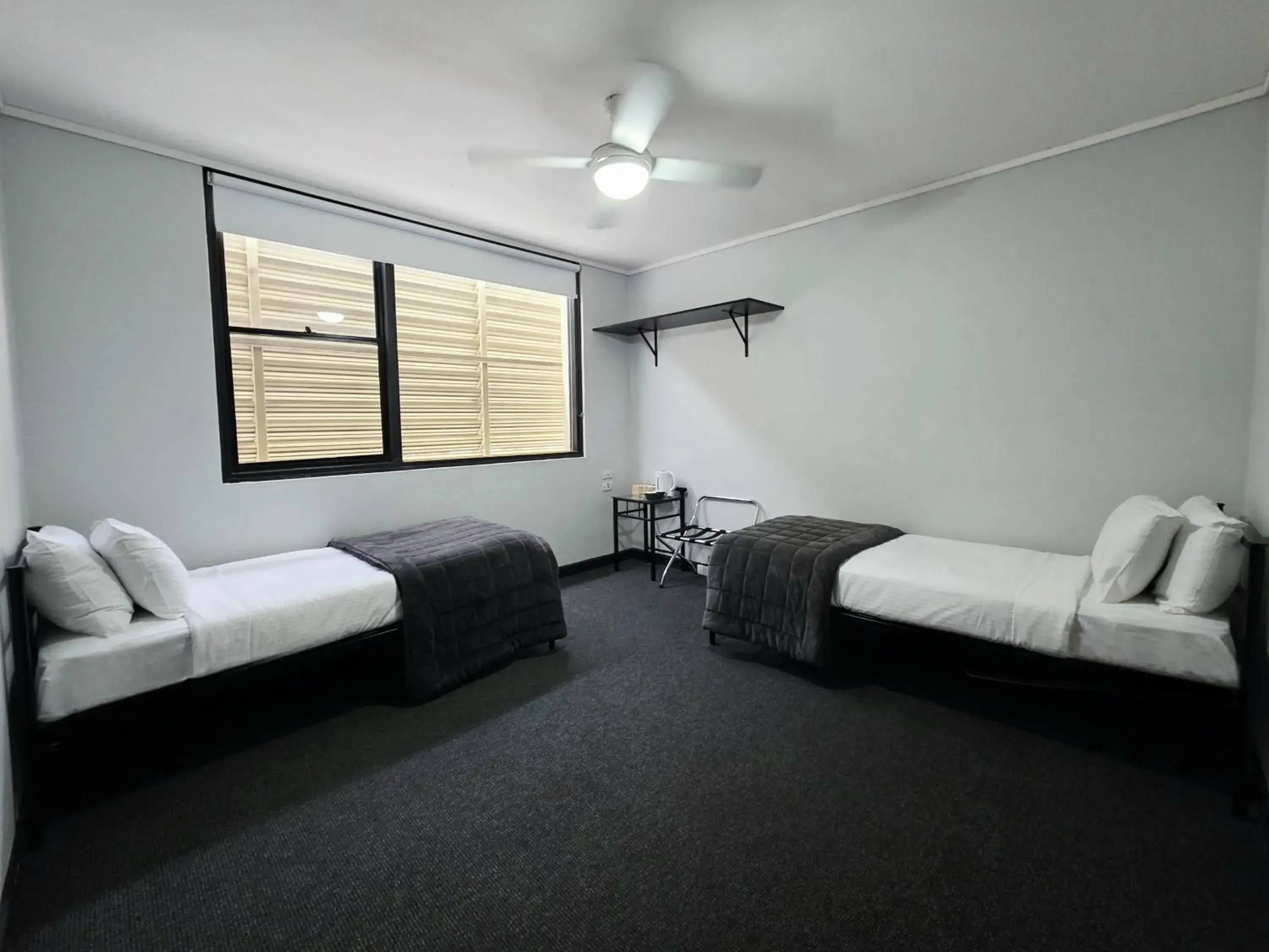Twin Single Room (Shared Bathroom) in Panania Hotel Sydney Twin Single Room (Shared Bathroom) in Panania Hotel Sydney