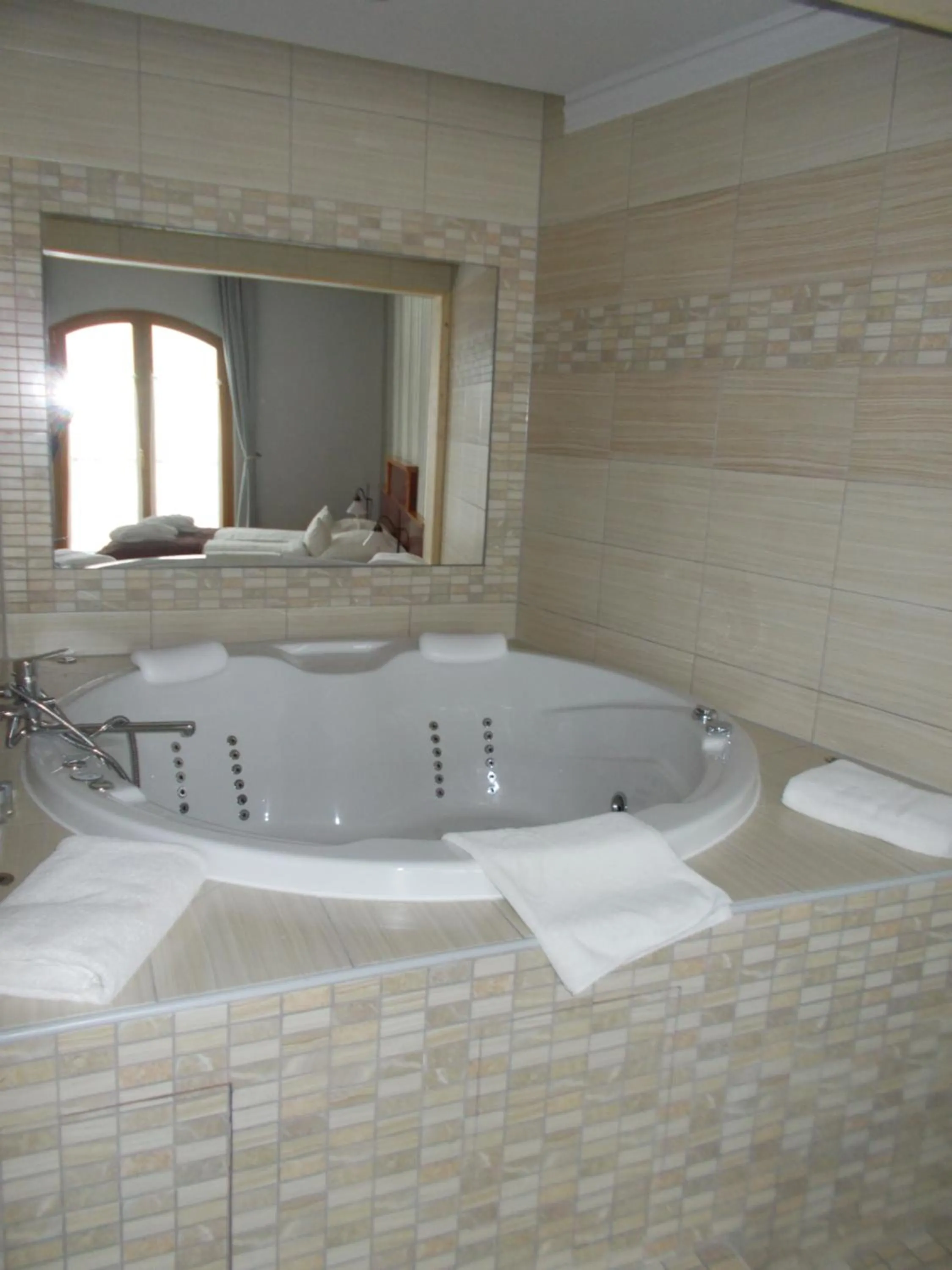 Hot Tub in Wellness Hotel Laroba