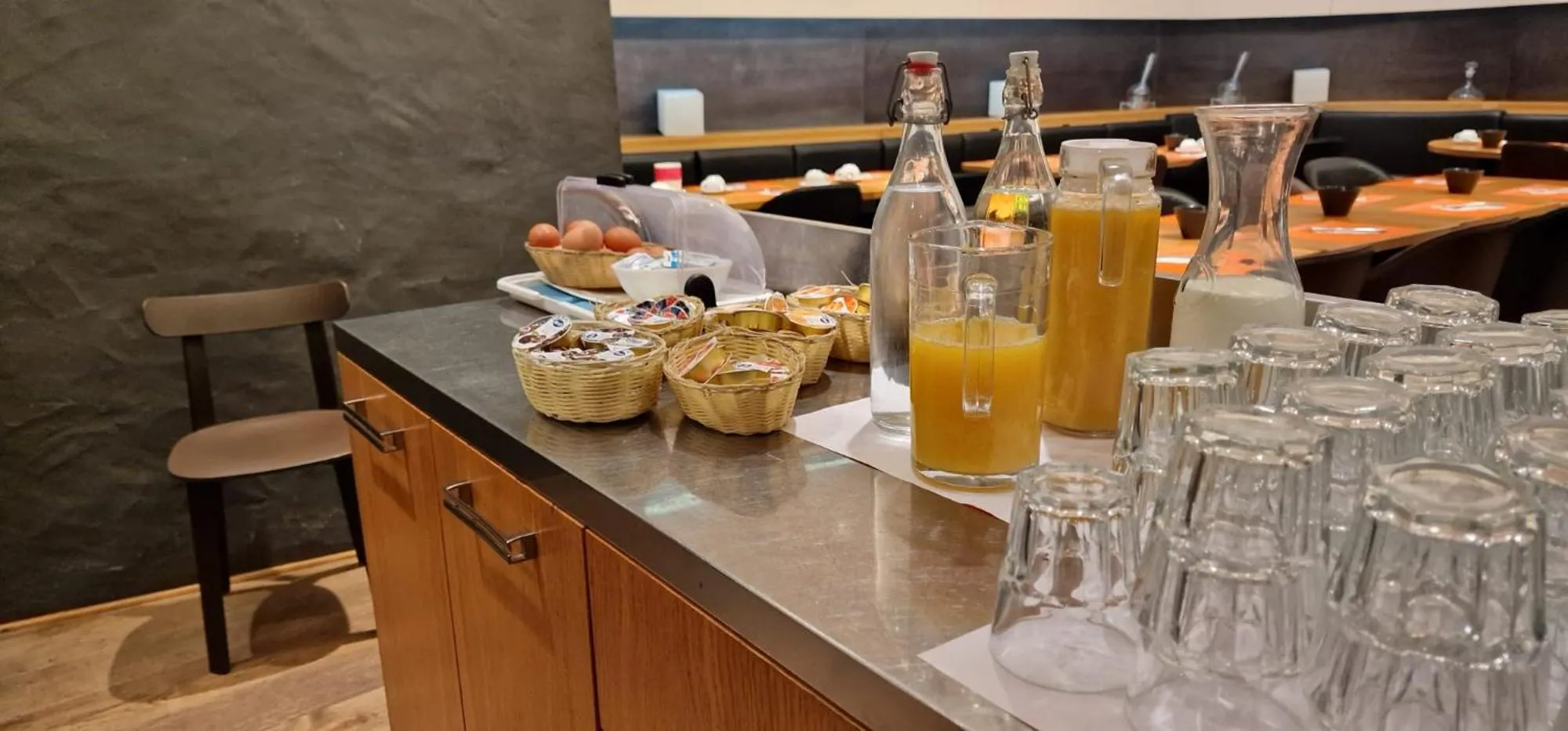 Breakfast in Les Negociants