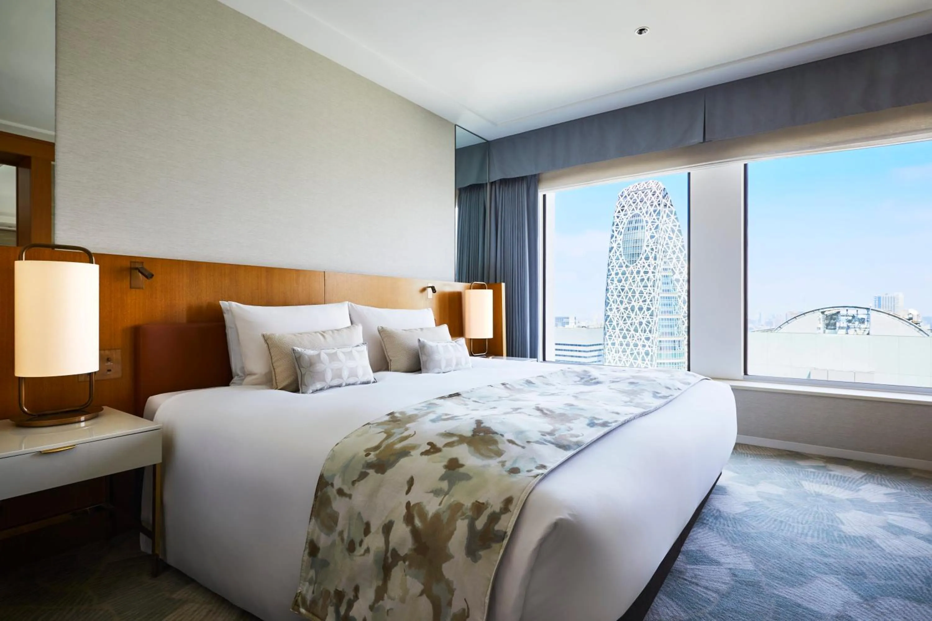 Bed in Keio Plaza Hotel Tokyo Premier Grand