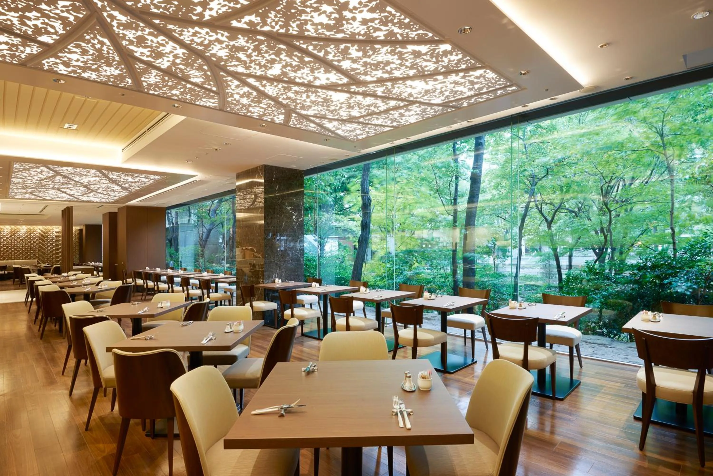 Restaurant/places to eat in Keio Plaza Hotel Tokyo Premier Grand