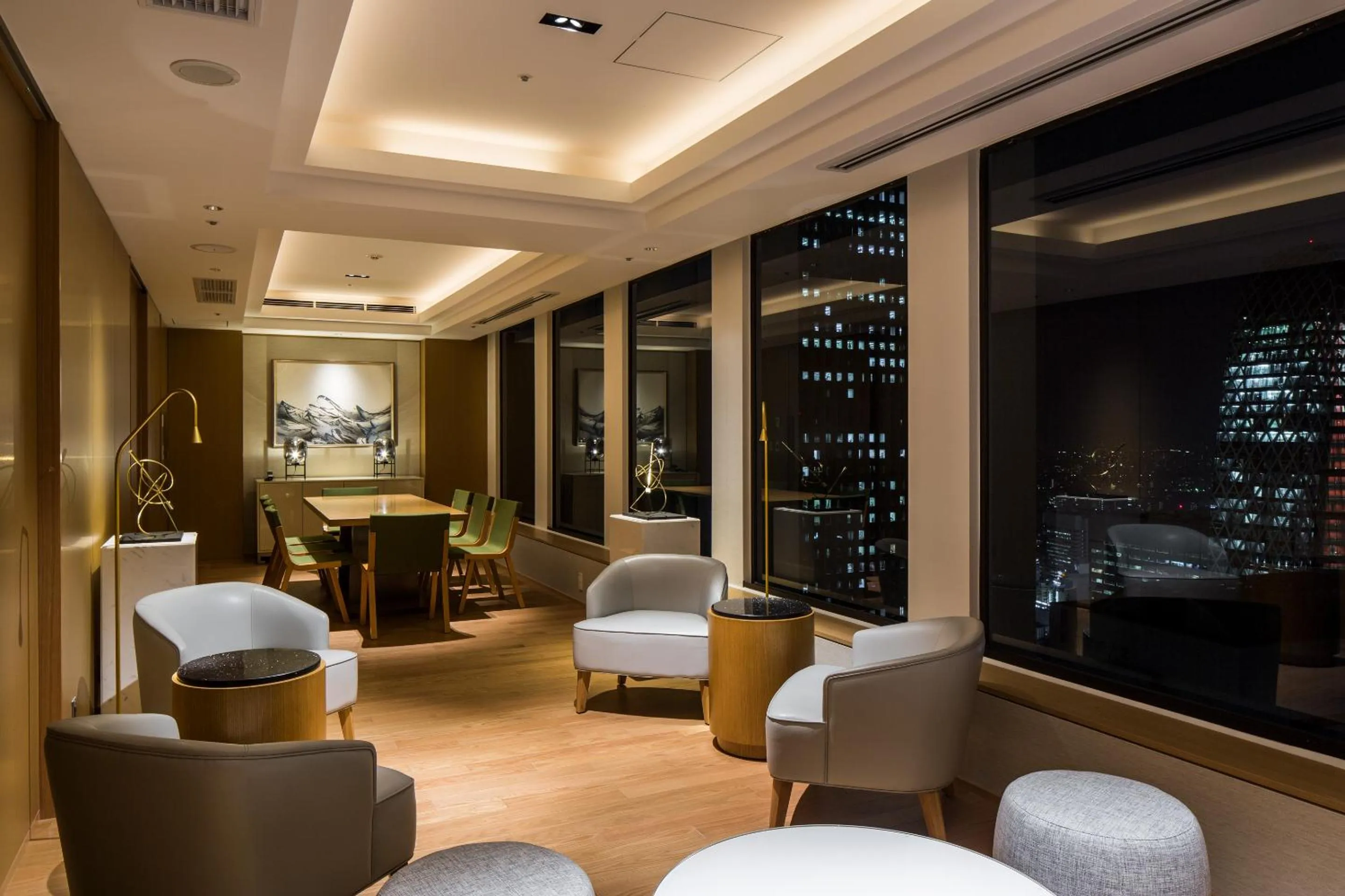 Lounge or bar in Keio Plaza Hotel Tokyo Premier Grand