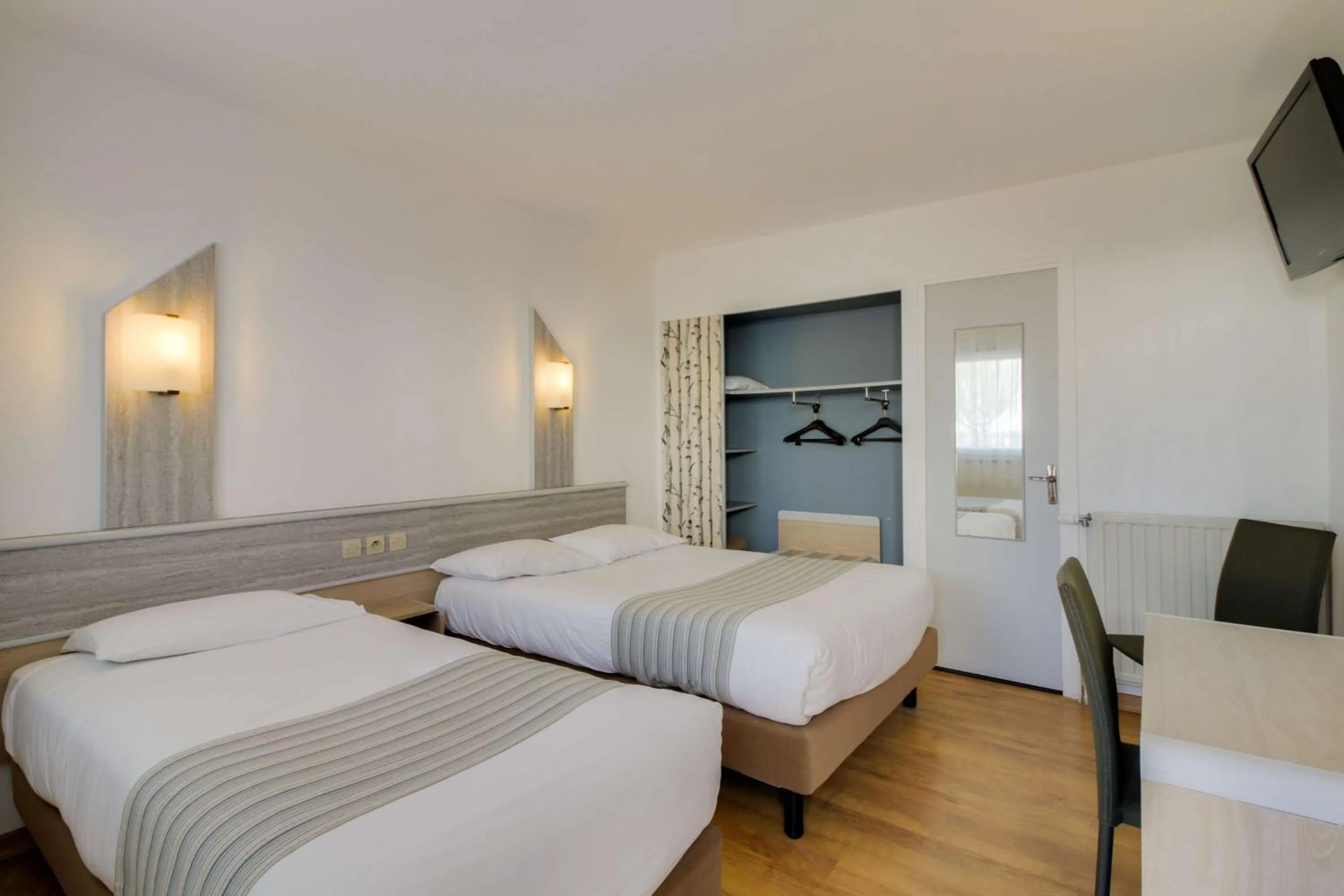 Bedroom, Bed in Brit Hotel Dijon Hermes