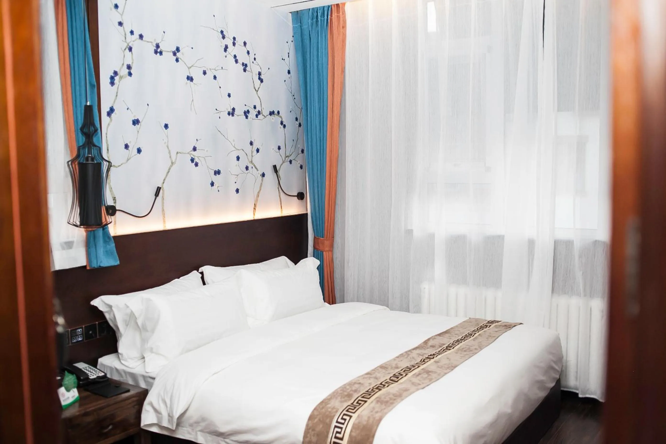 Photo of the whole room, Bed in Qingdao MG Hotel l Walking distance to the beach & railway station & St Michaels Cathedral