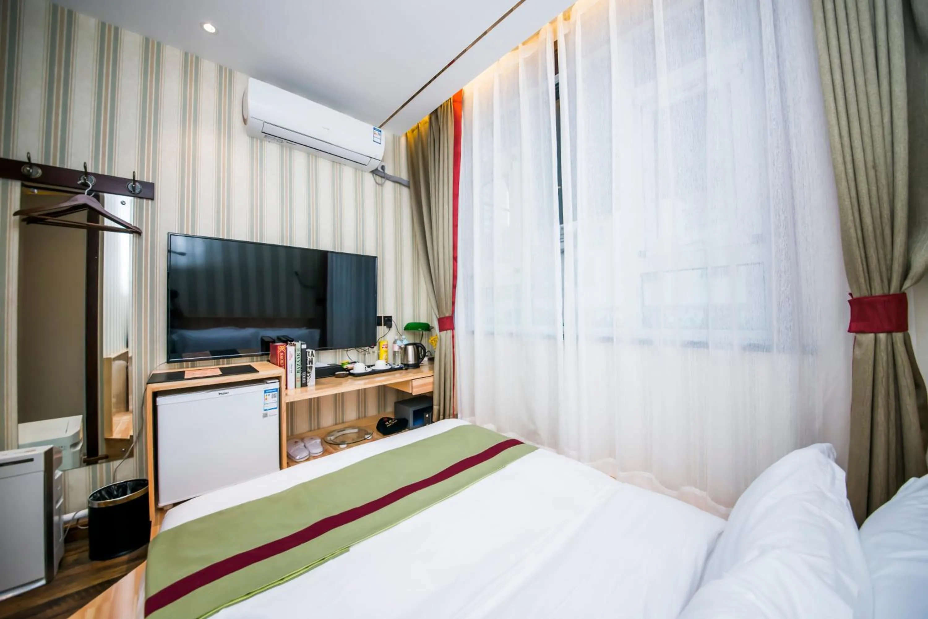 Photo of the whole room, Bed in Qingdao MG Hotel l Walking distance to the beach & railway station & St Michaels Cathedral