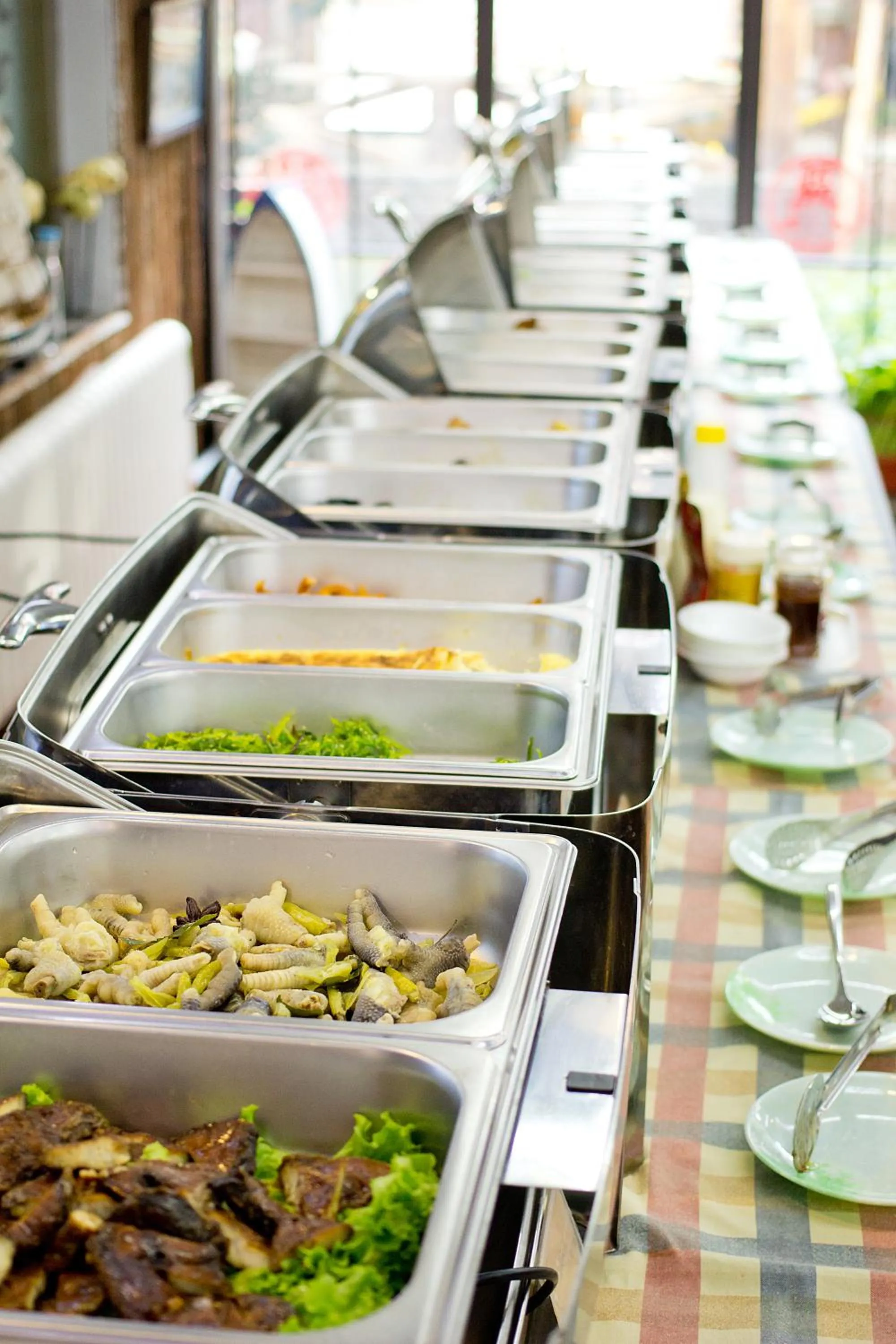 Food in Qingdao MG Hotel l Walking distance to the beach & railway station & St Michaels Cathedral