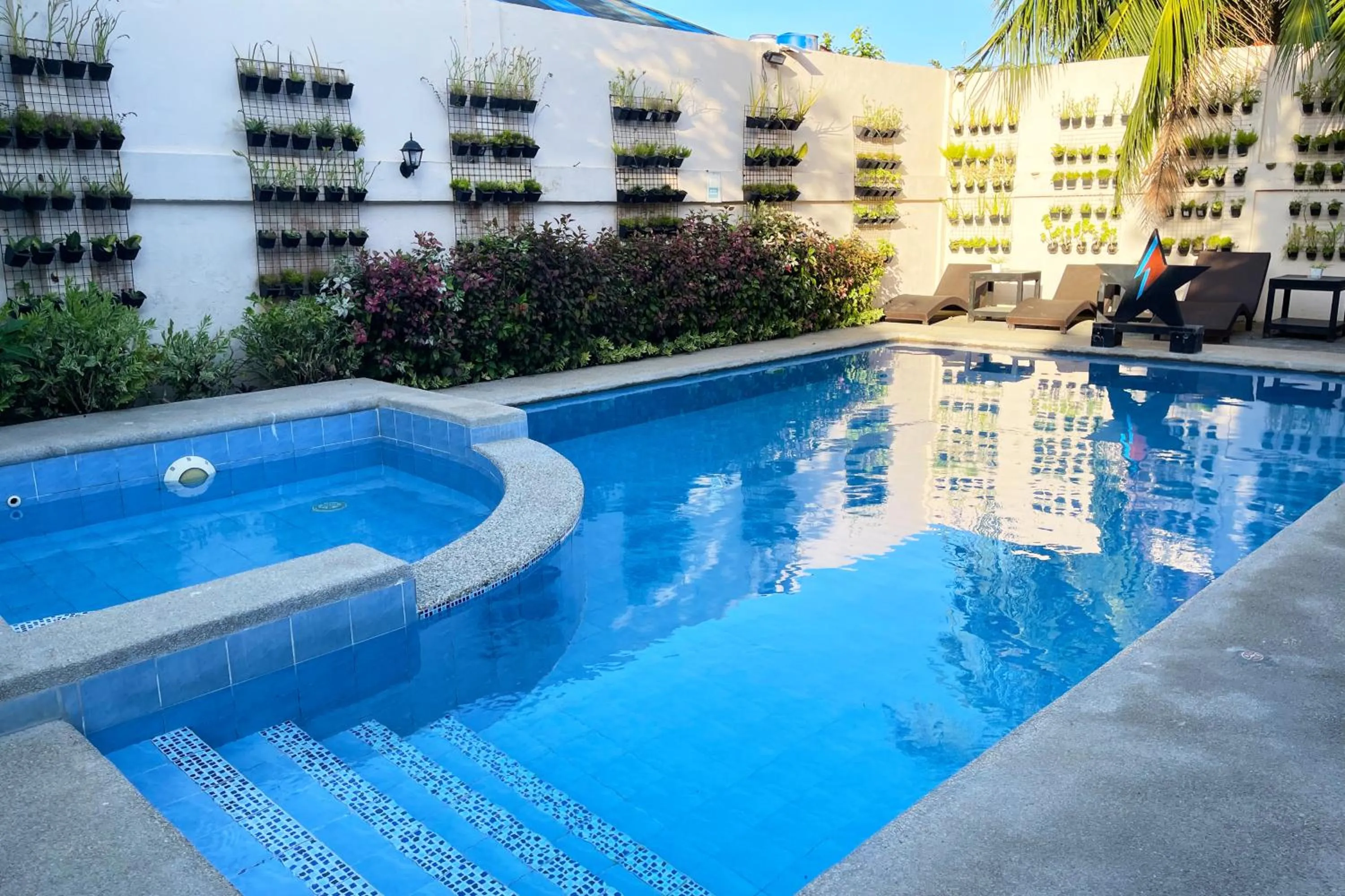 Swimming pool in Stardust Beach Hotel Matabungkay Batangas