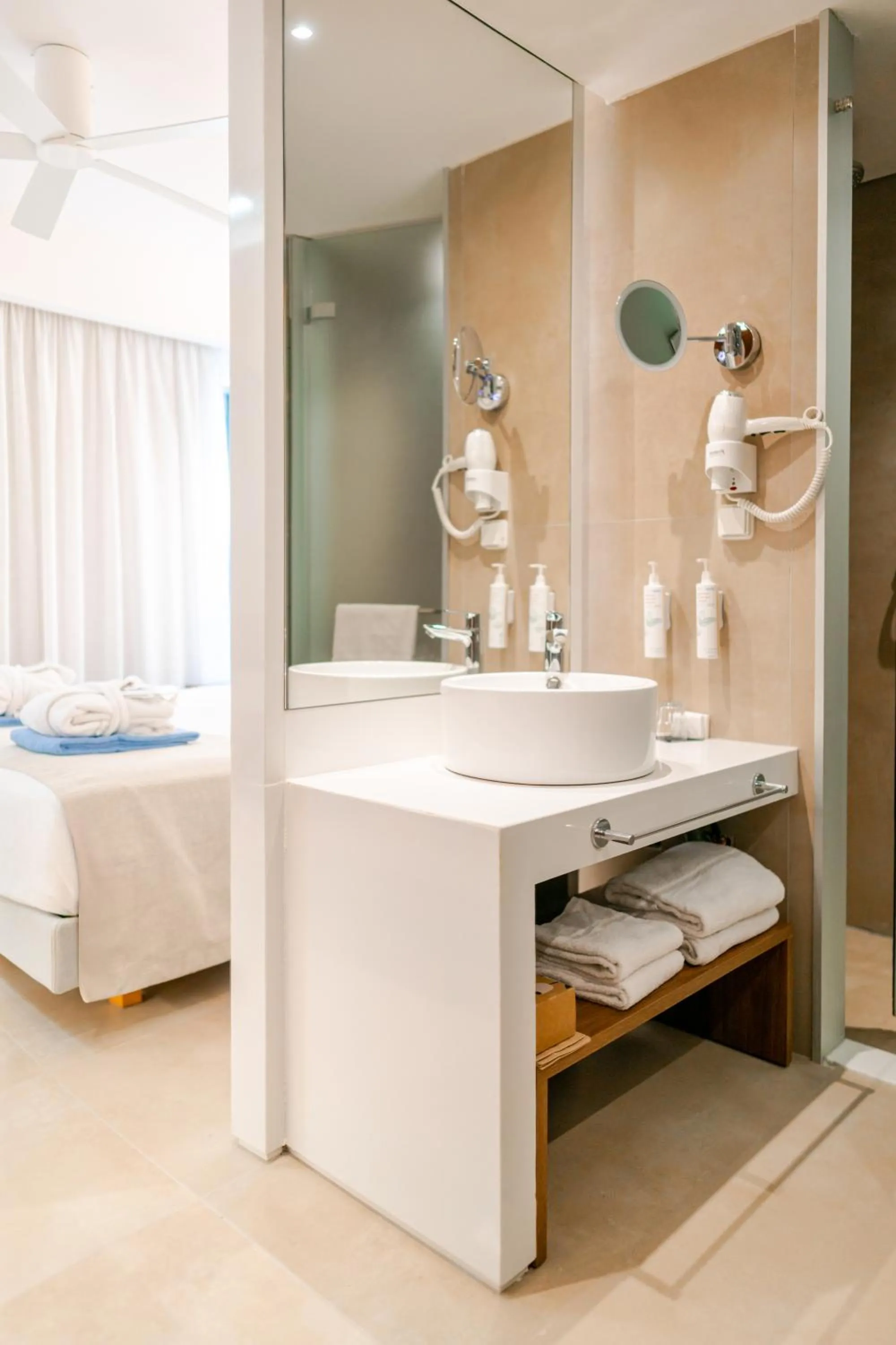 Bathroom in Calypso Beach