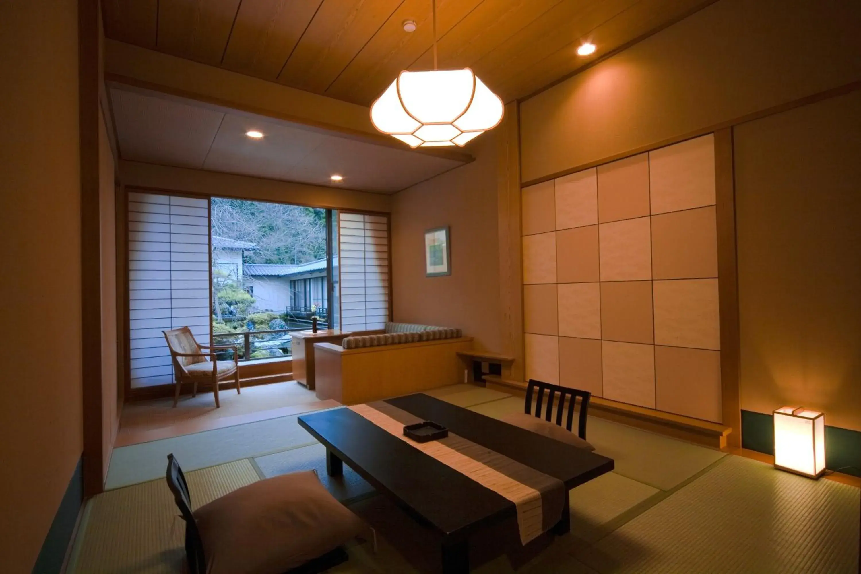 Japanese-style room with a seasonal Kaiseki dinner and Japanese breakfast in TAKITEI Riverside Onsen ーA Hidden Ryokan in Kanazawaー Japanese-style room with a seasonal Kaiseki dinner and Japanese breakfast in TAKITEI Riverside Onsen ーA Hidden Ryokan in Kanazawaー