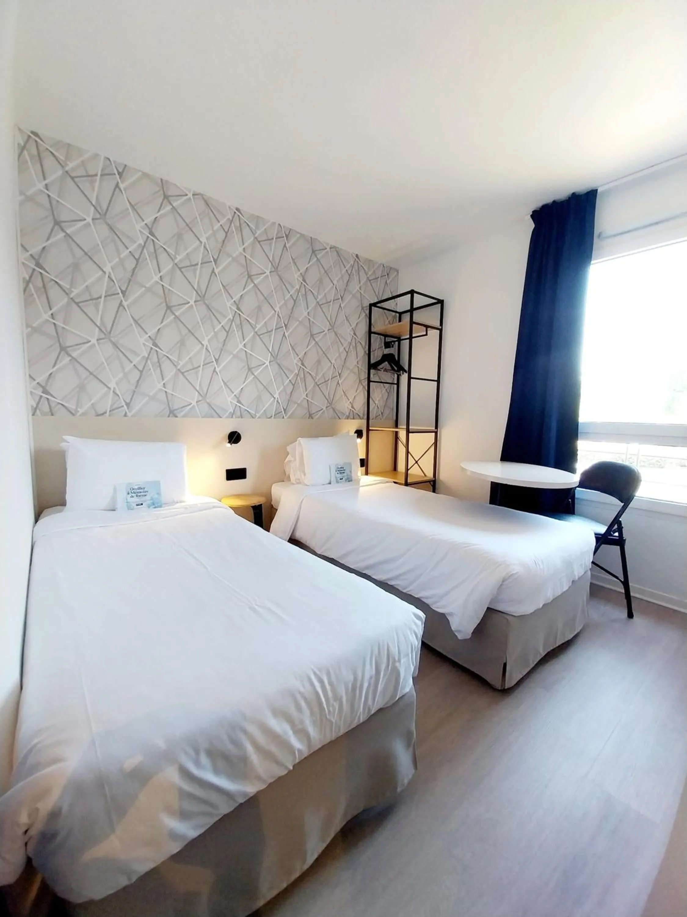 Bed in Kyriad Hôtel La Fleche