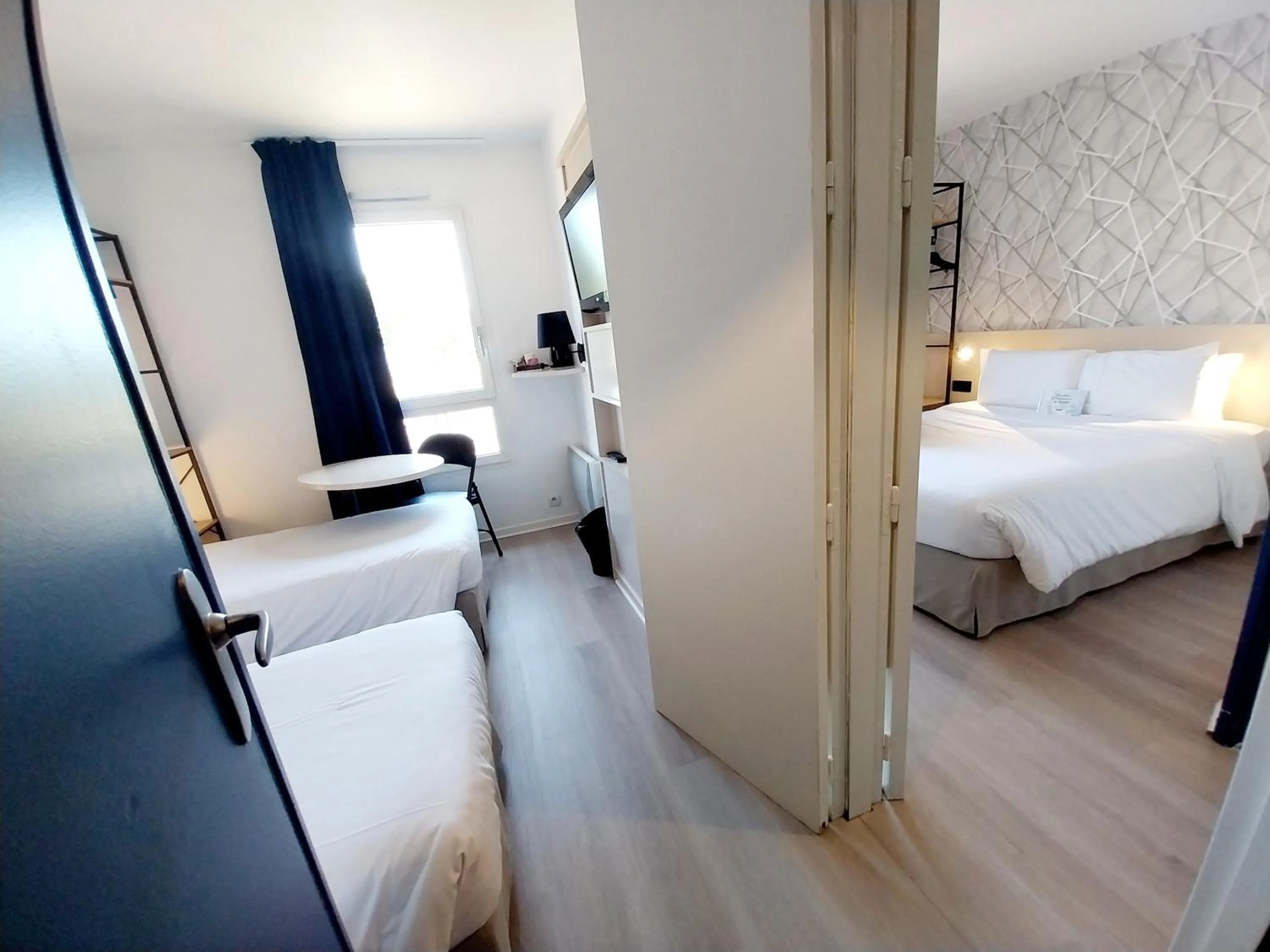 Bedroom, Bed in Kyriad Hôtel La Fleche