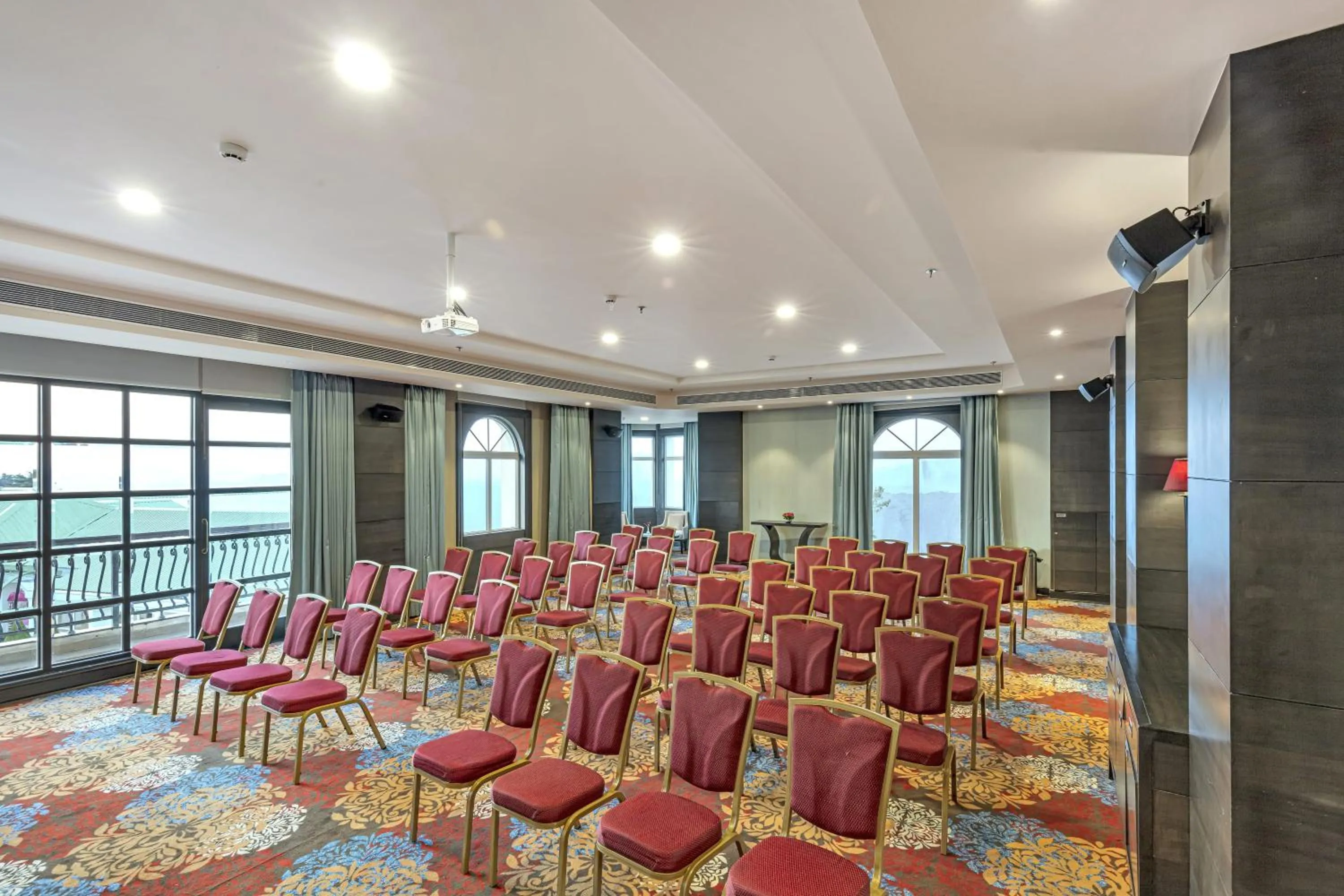 Meeting/conference room in Club Mahindra Pristine Peaks Naldehra