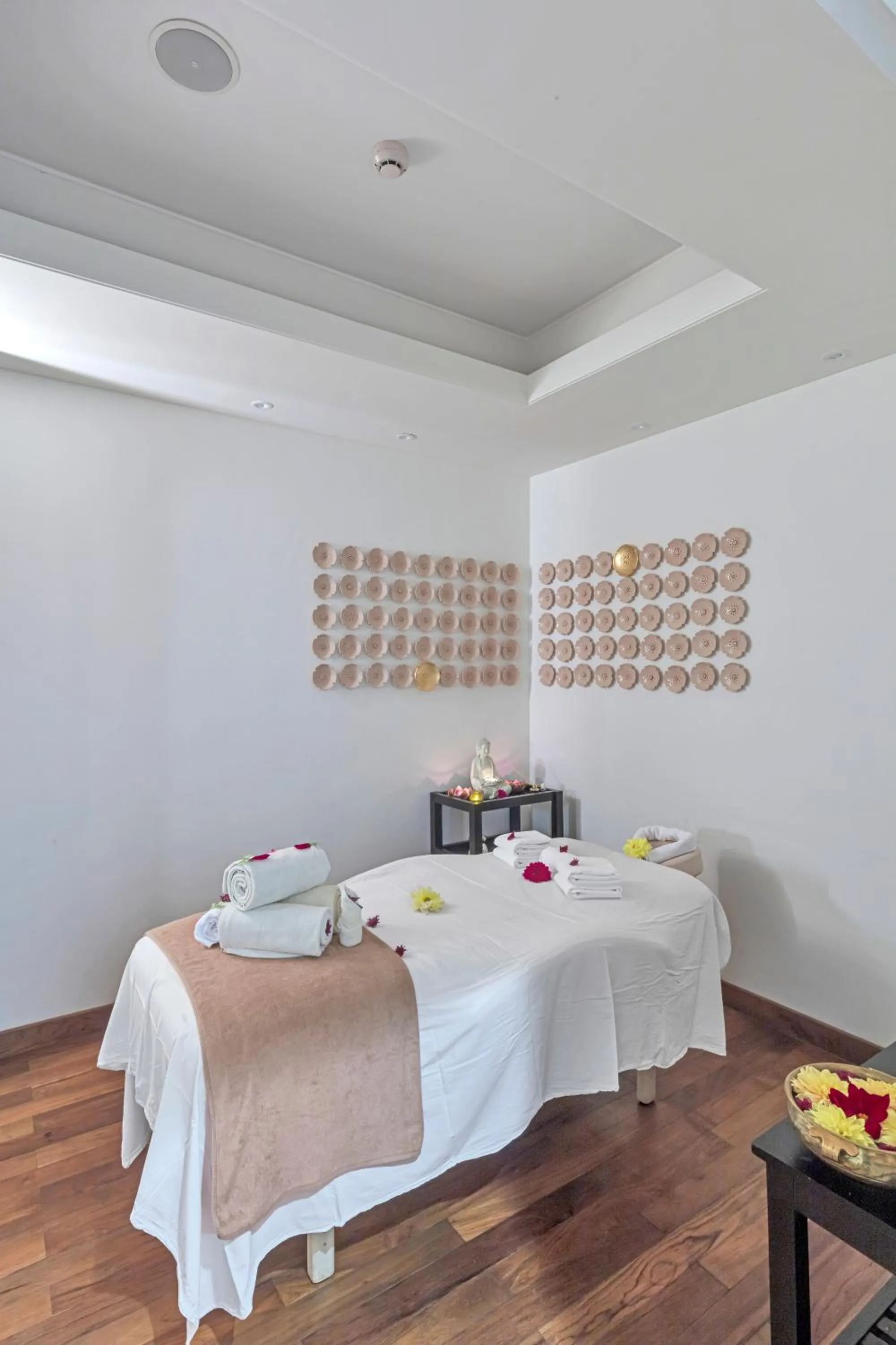 Spa and wellness centre/facilities, Bed in Club Mahindra Pristine Peaks Naldehra