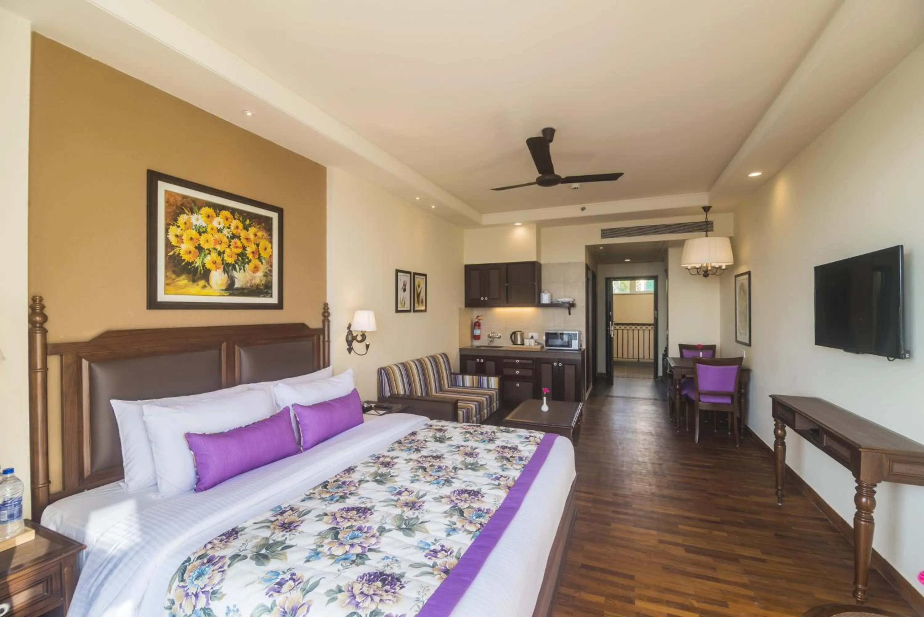 Photo of the whole room, Bed in Club Mahindra Pristine Peaks Naldehra