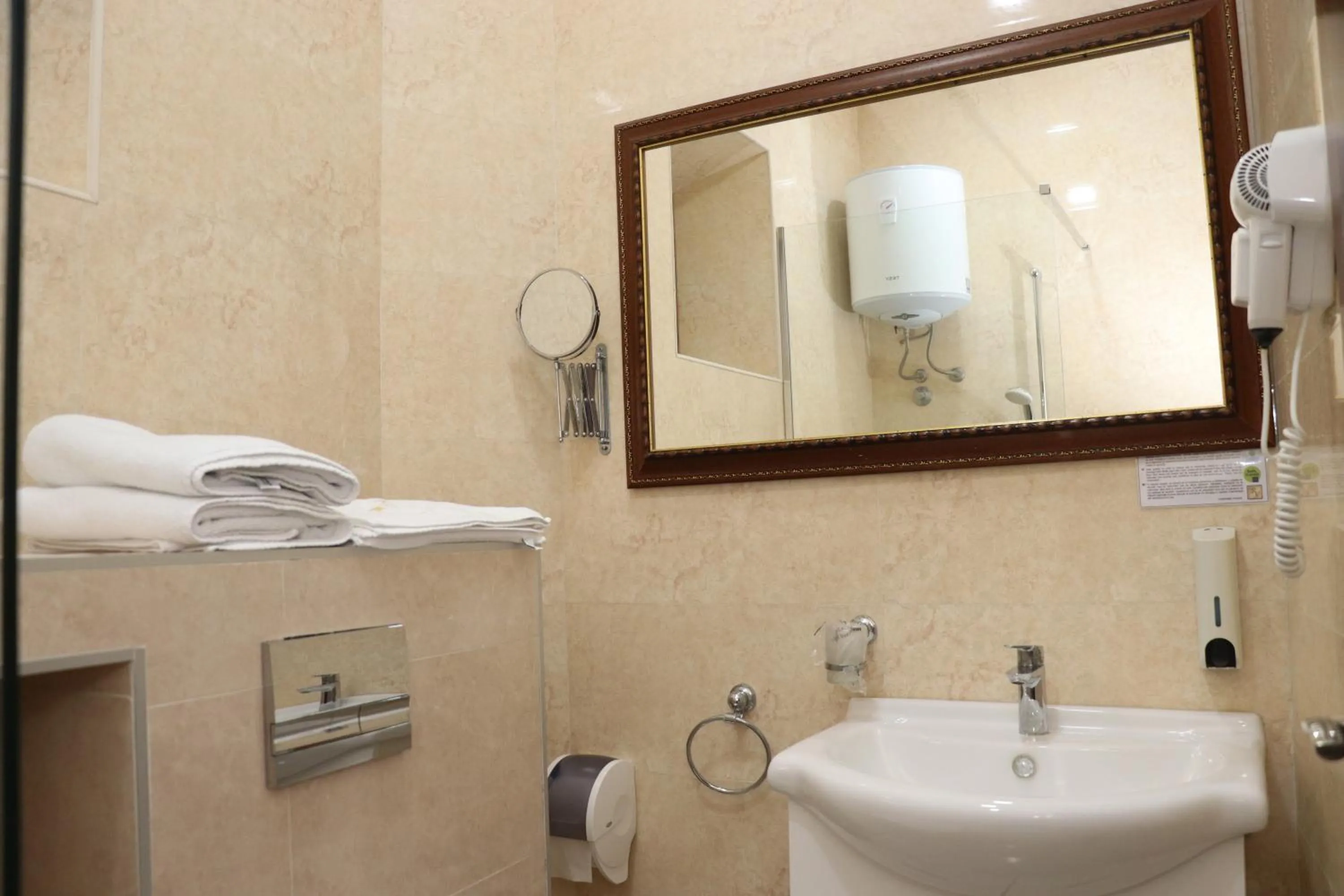 Bathroom in Hotel Palata Venezia