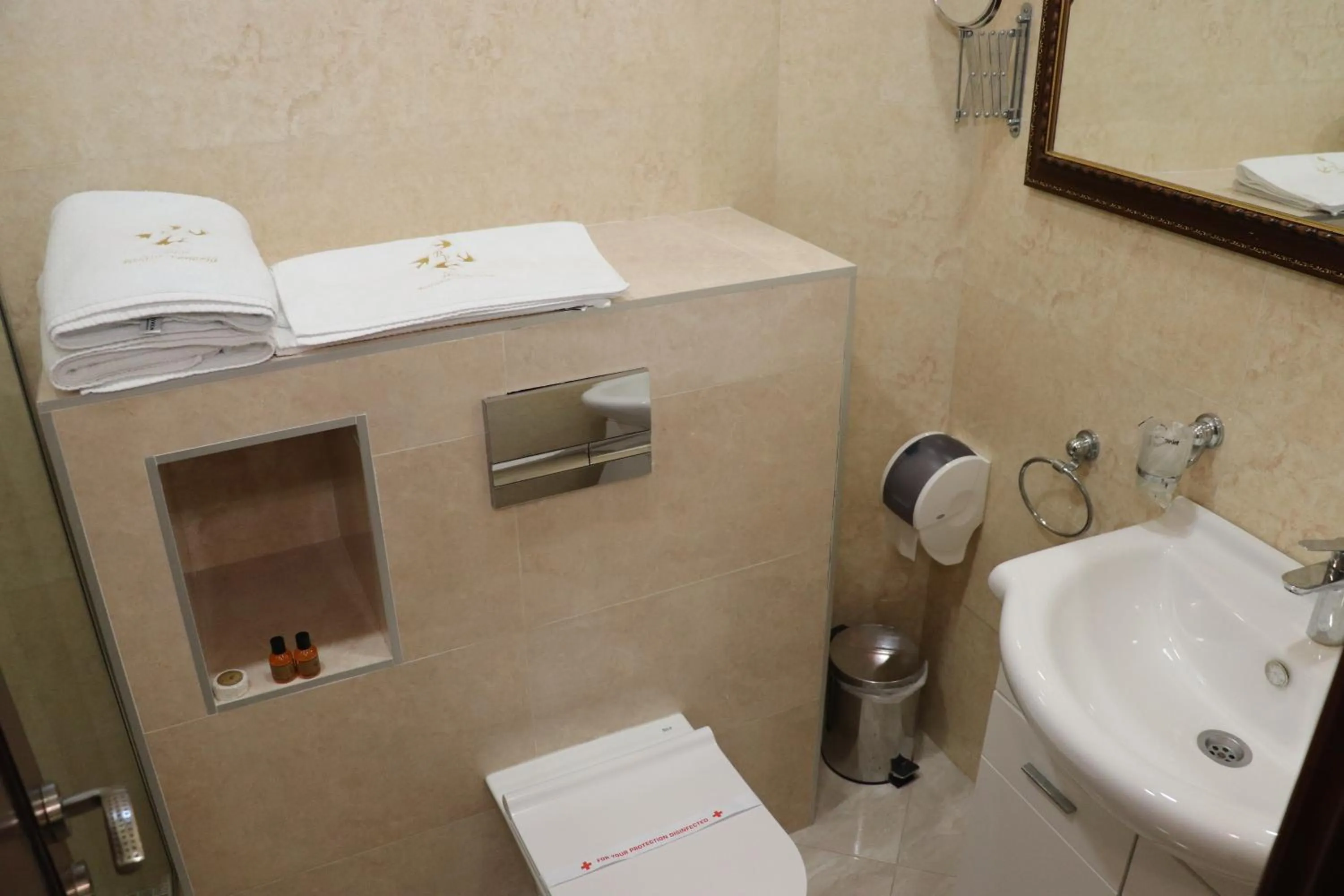 Bathroom in Hotel Palata Venezia