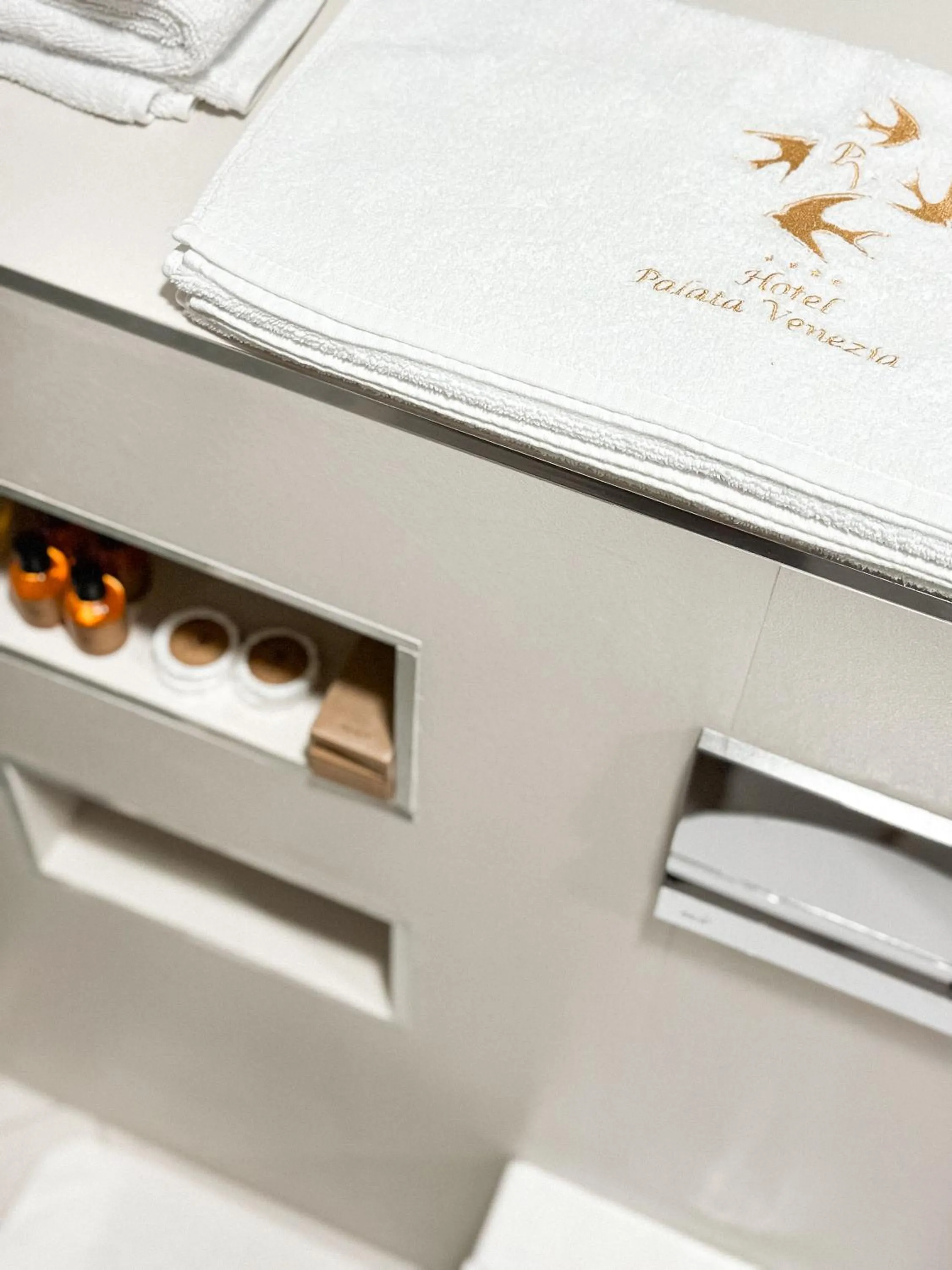 Bathroom in Hotel Palata Venezia