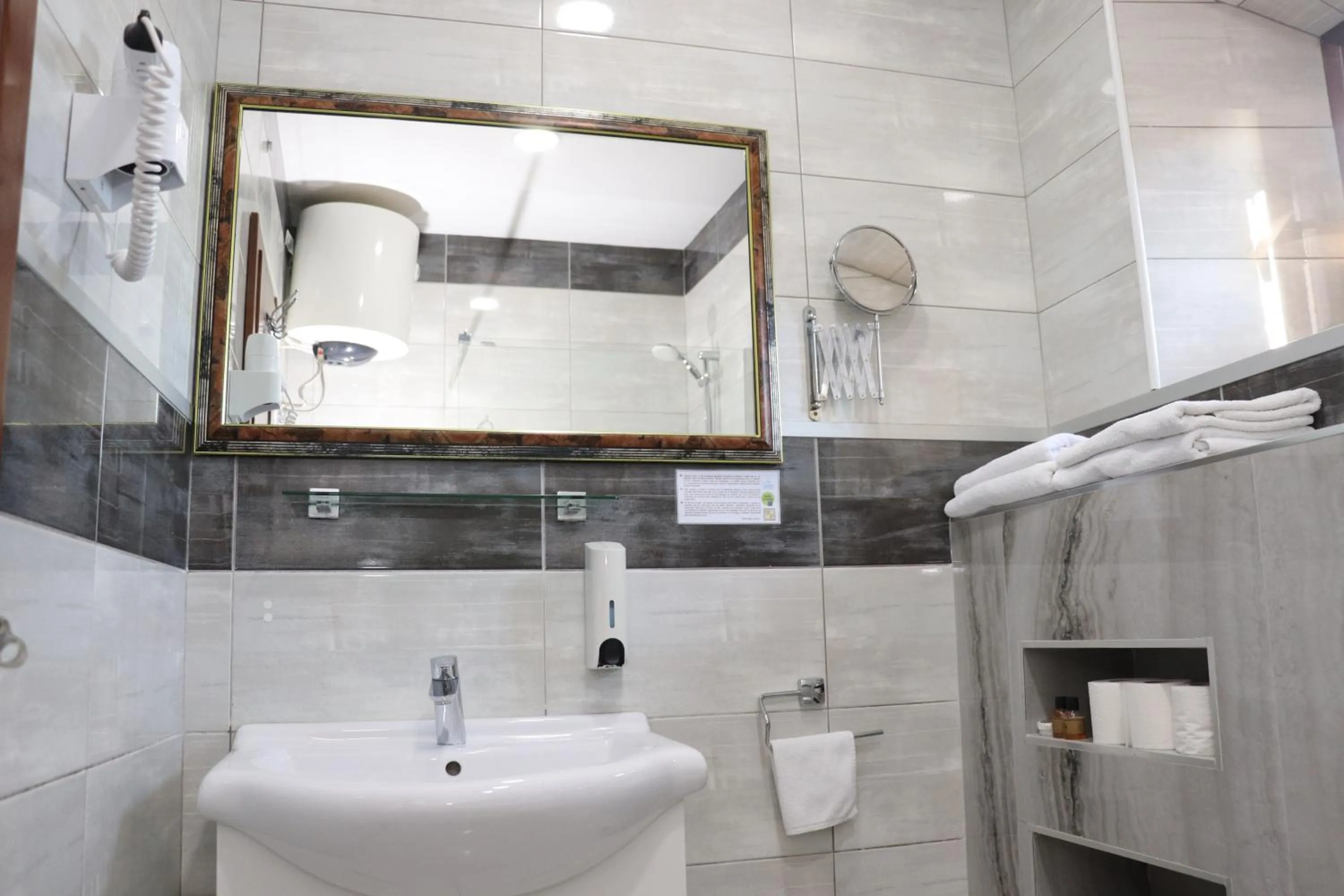 Bathroom in Hotel Palata Venezia