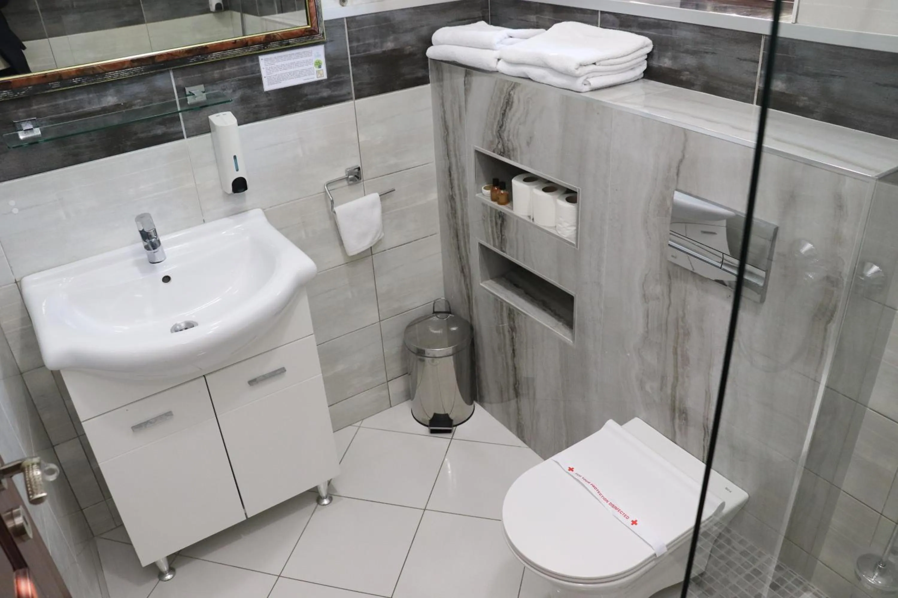 Bathroom in Hotel Palata Venezia