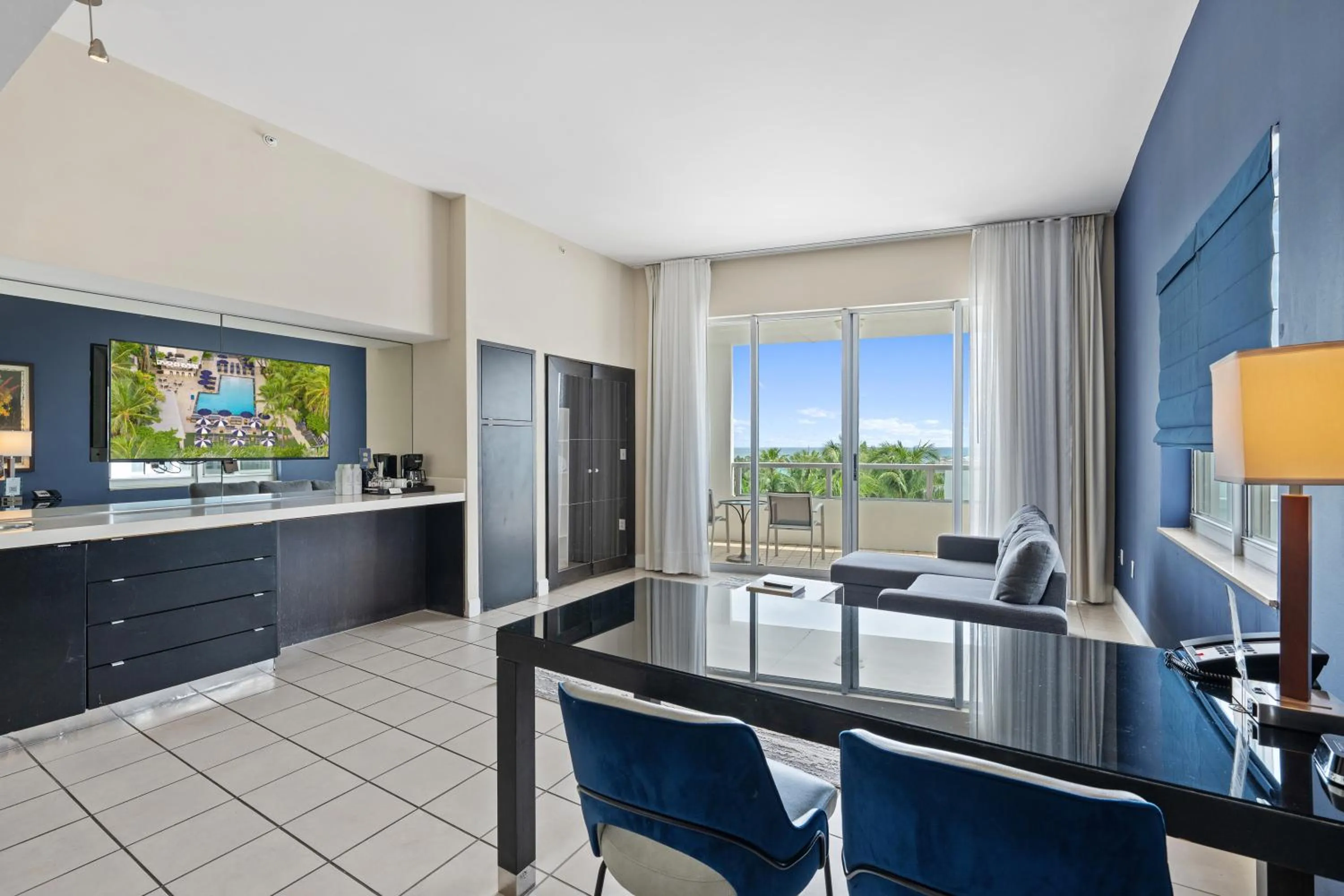 Living room in The Sagamore Hotel South Beach