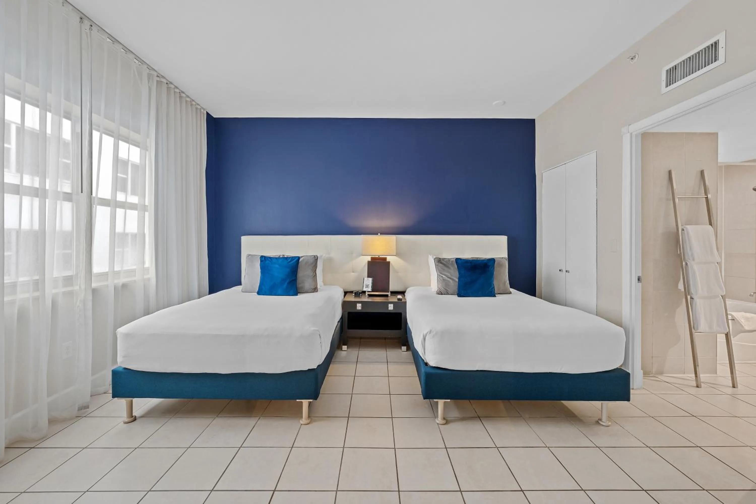 Bedroom, Bed in The Sagamore Hotel South Beach