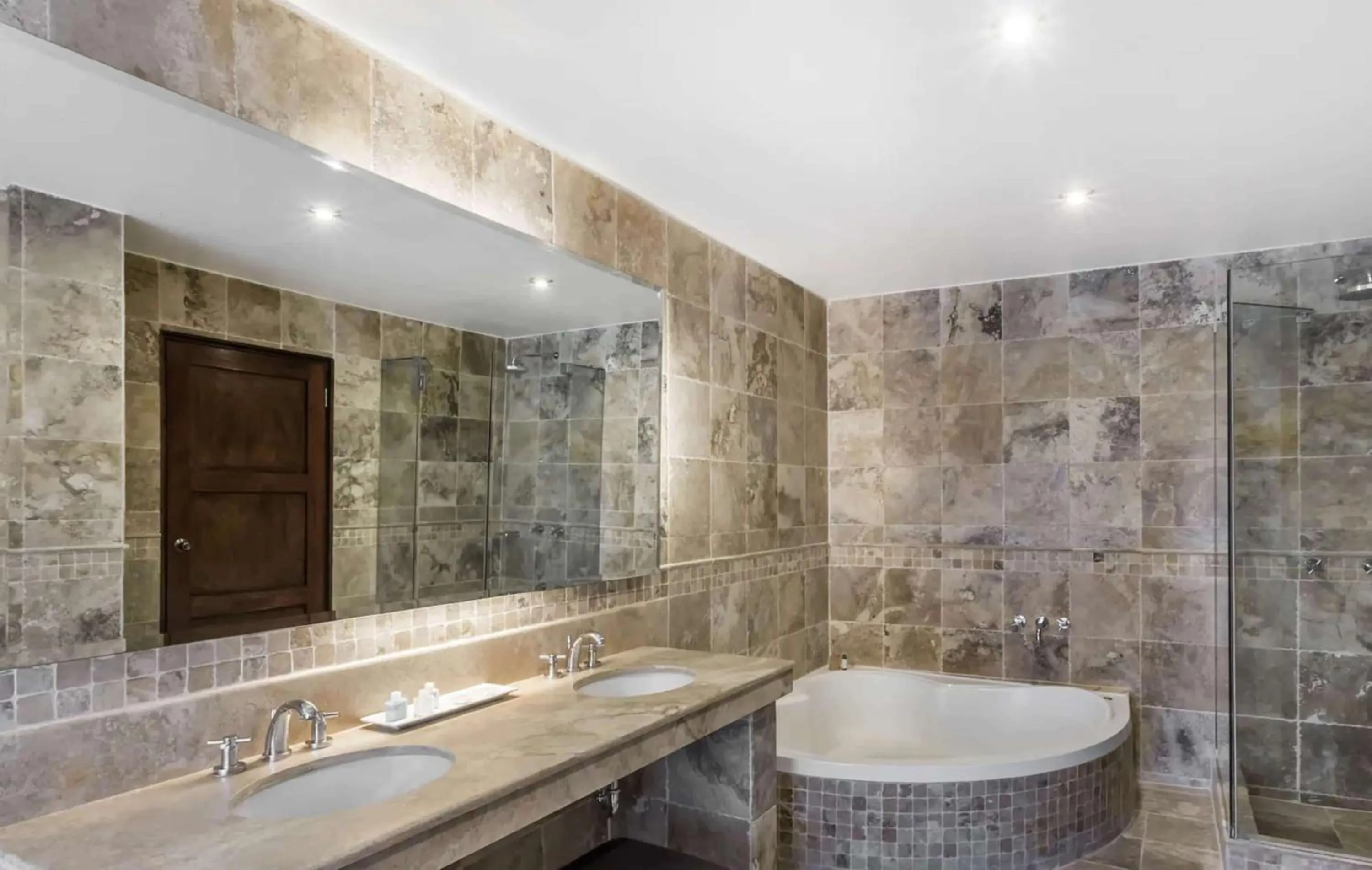 Bathroom in Wyndham Costa del Sol Cusco