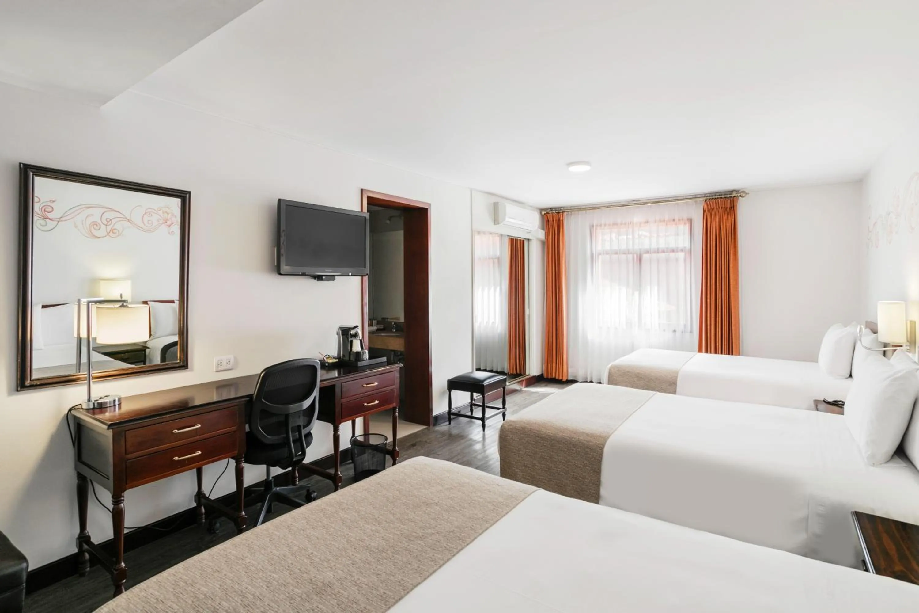 Bedroom, Bed in Wyndham Costa del Sol Cusco