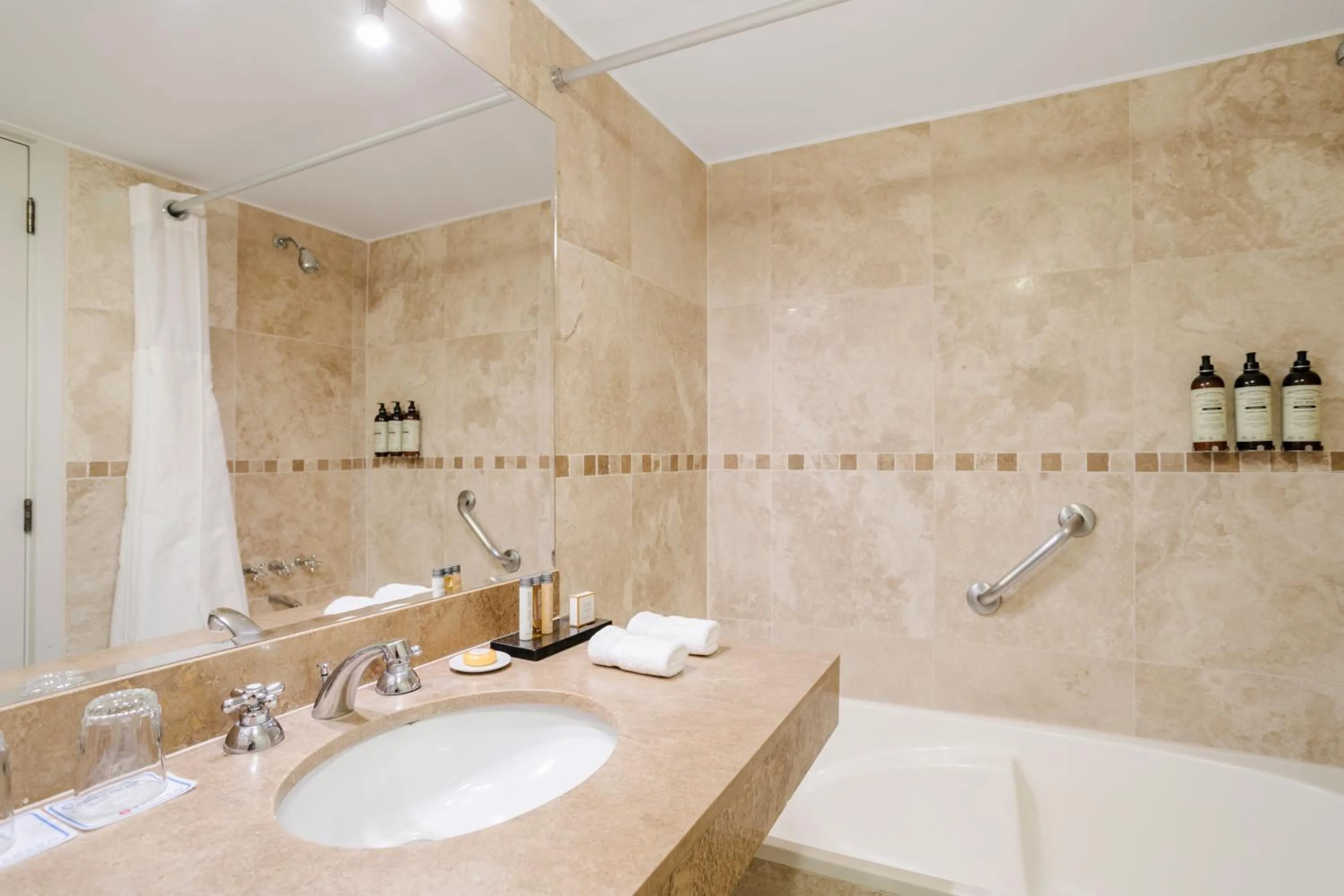 Bathroom in Wyndham Costa del Sol Cusco