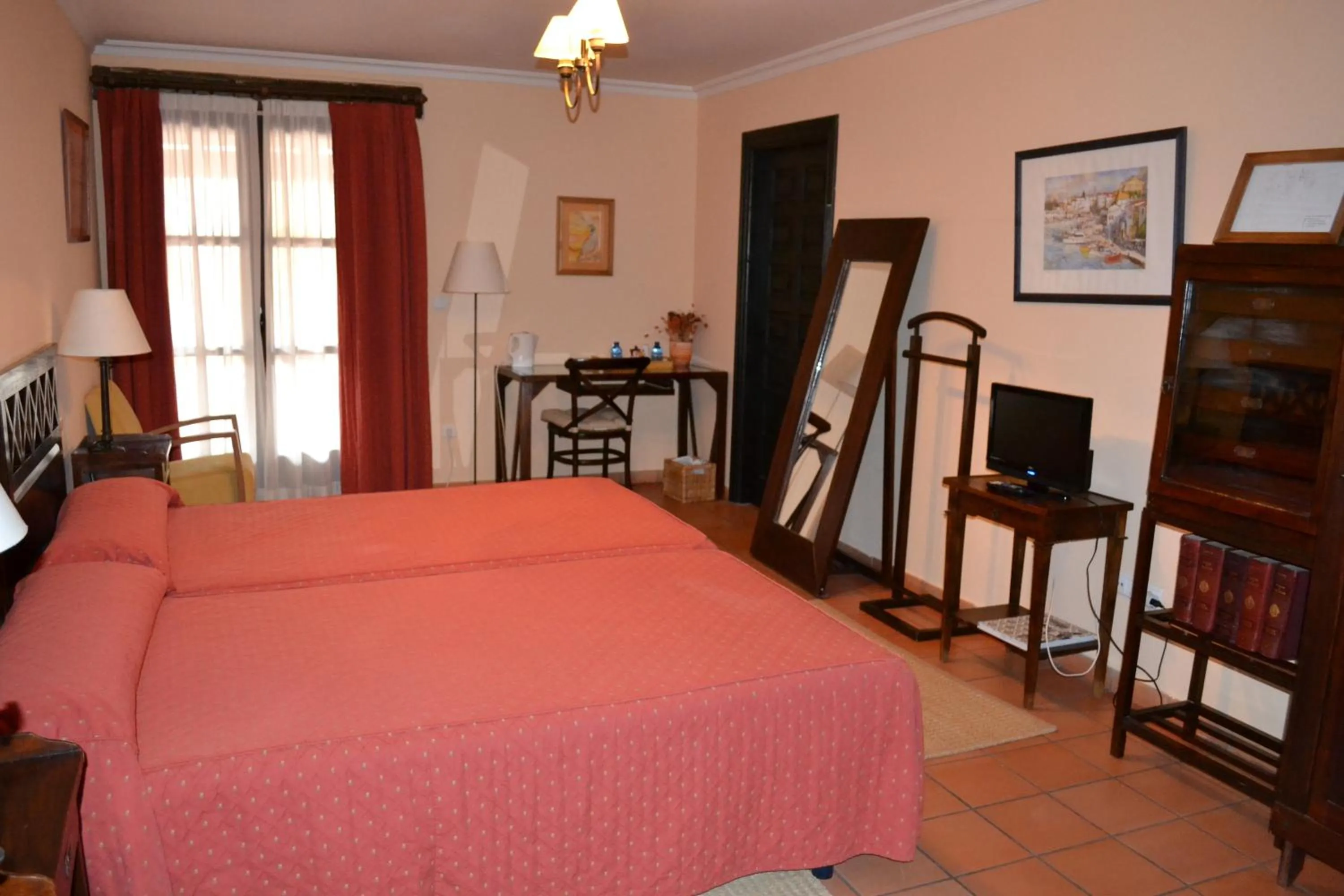 Photo of the whole room, Bed in La Posada Real del Pinar