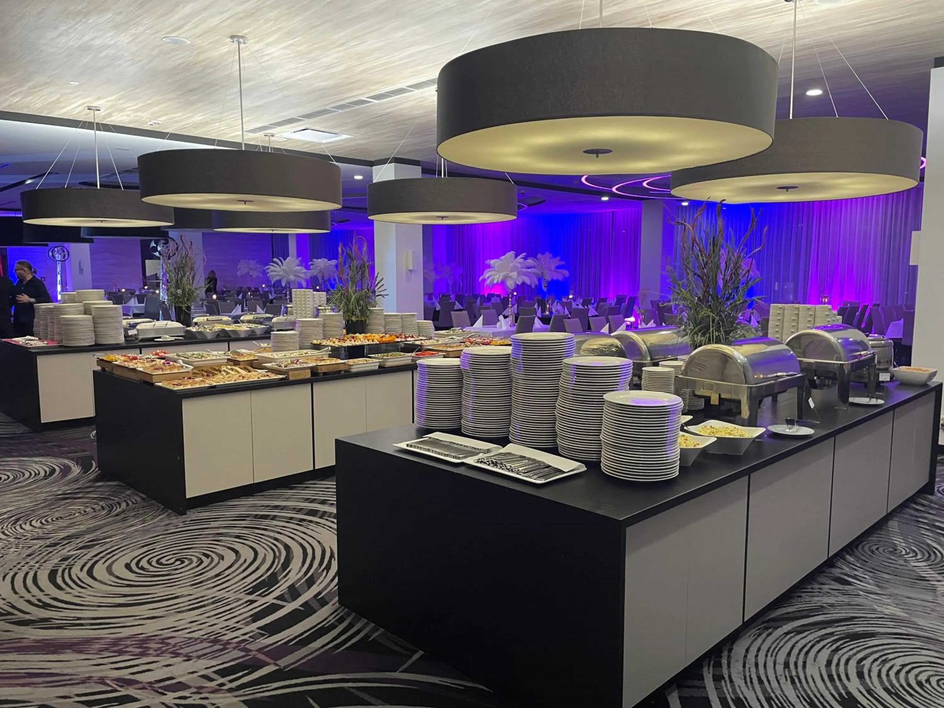 Restaurant/places to eat in Ambasador Premium