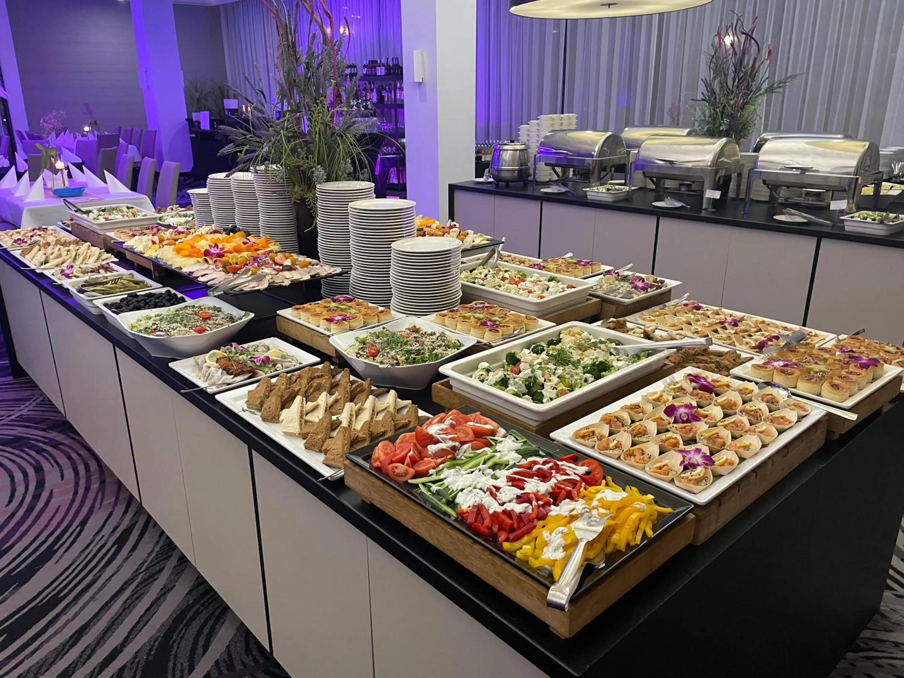 Restaurant/places to eat in Ambasador Premium