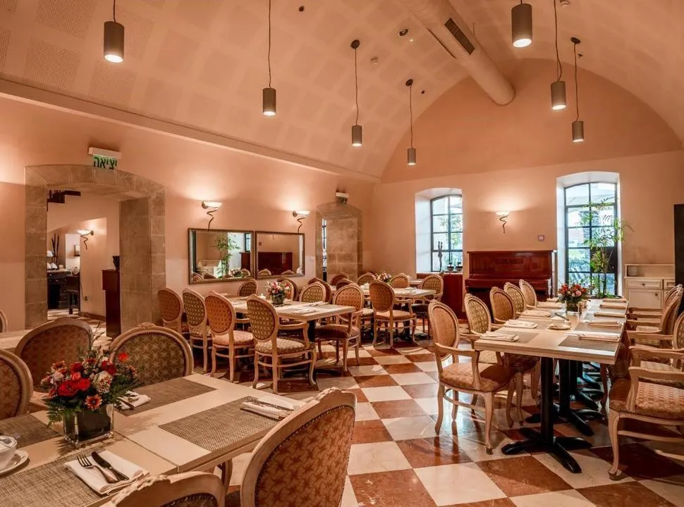 Restaurant/places to eat in The Scots Hotel