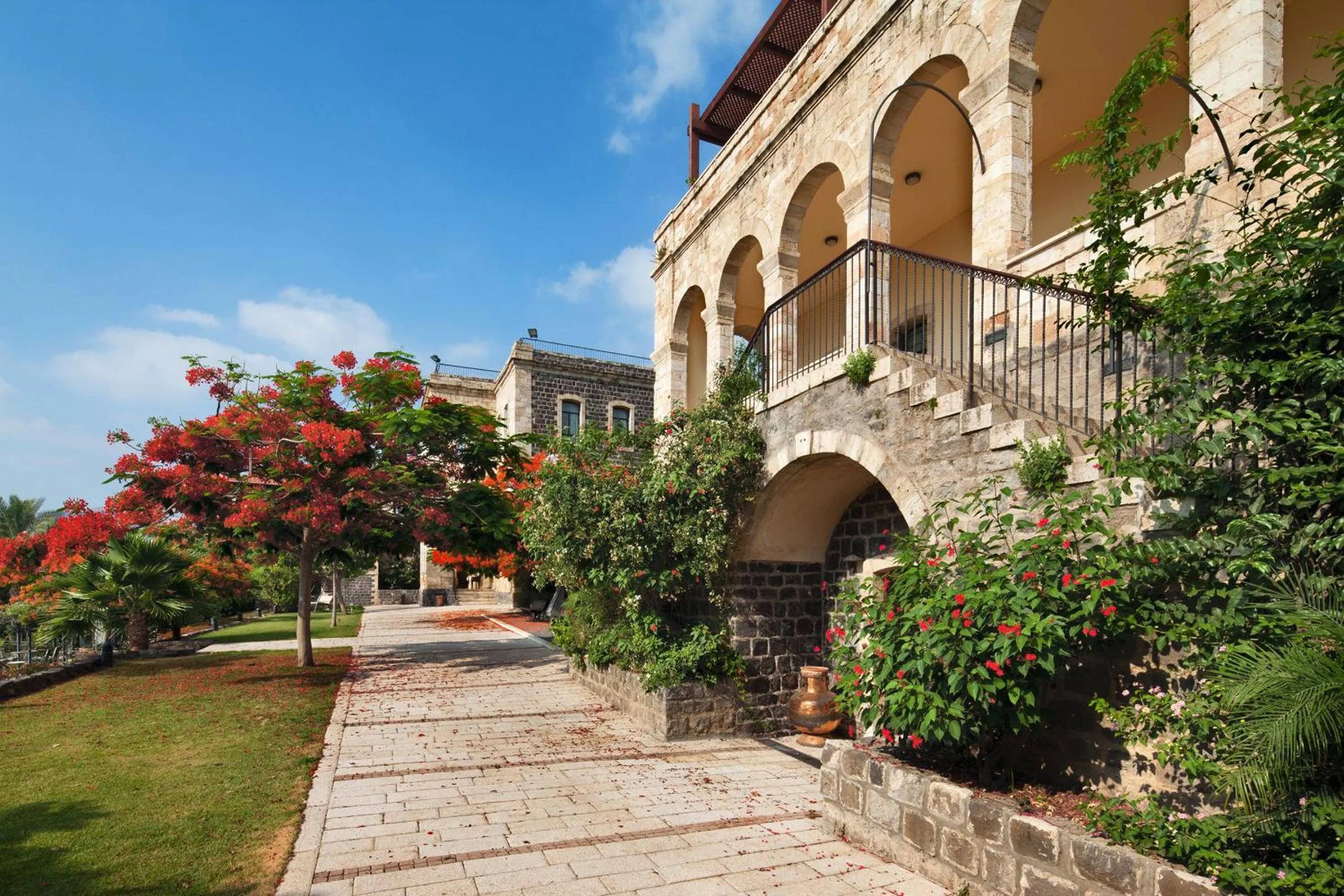 Facade/entrance in The Scots Hotel