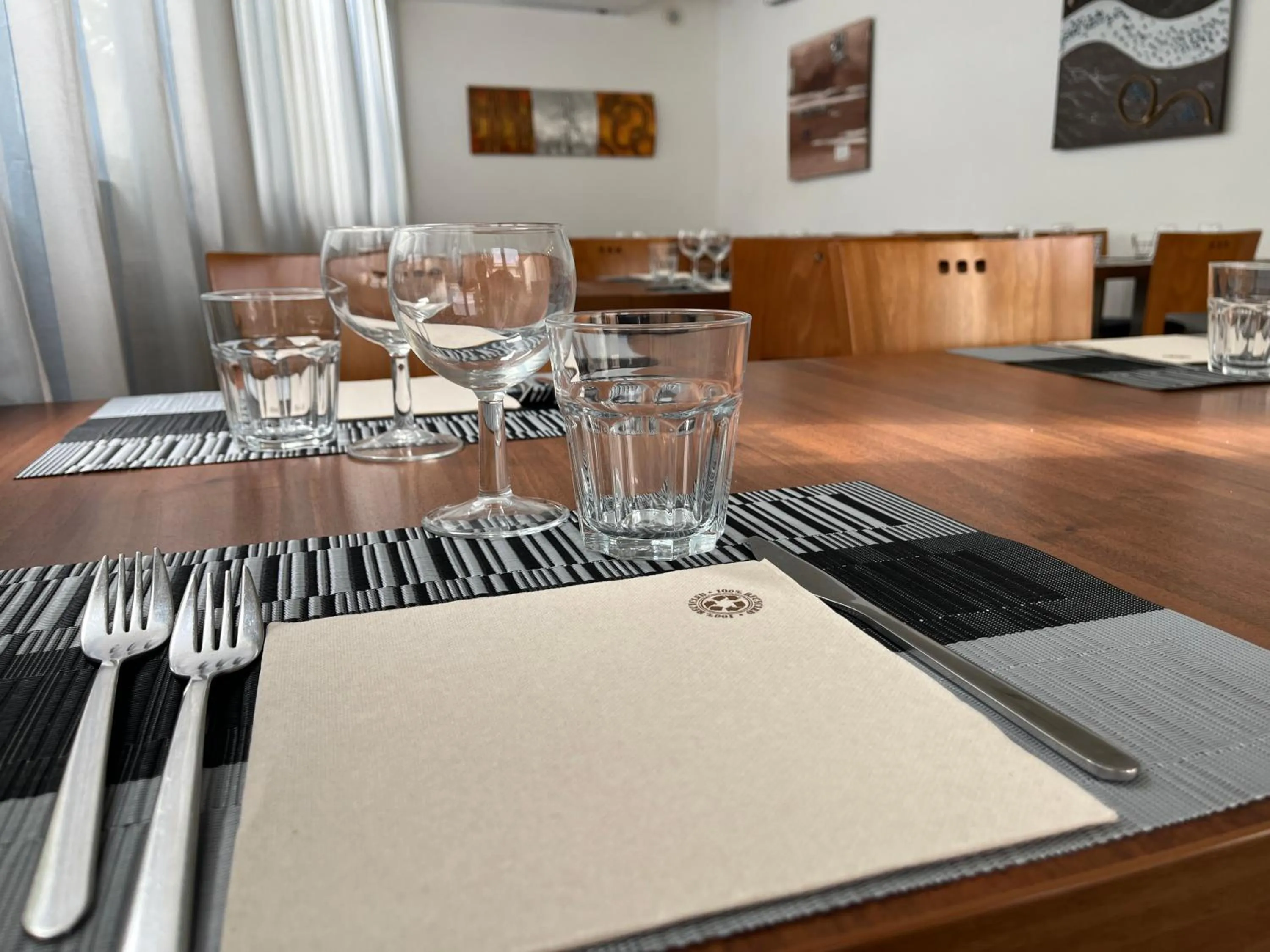 Restaurant/places to eat in Golf Hotel