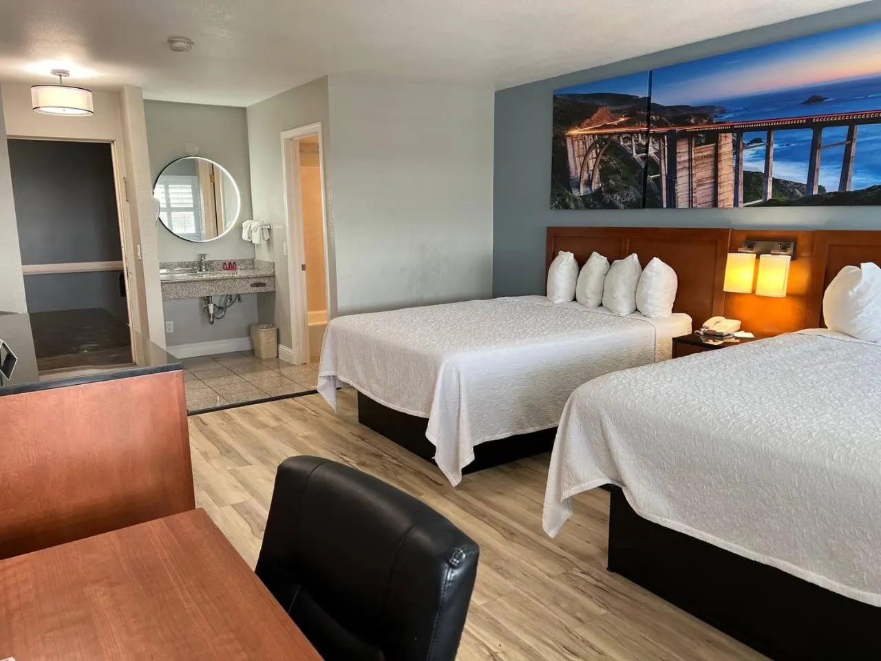 Photo of the whole room, Bed in Pacific Coast Roadhouse - SureStay Collection by Best Western